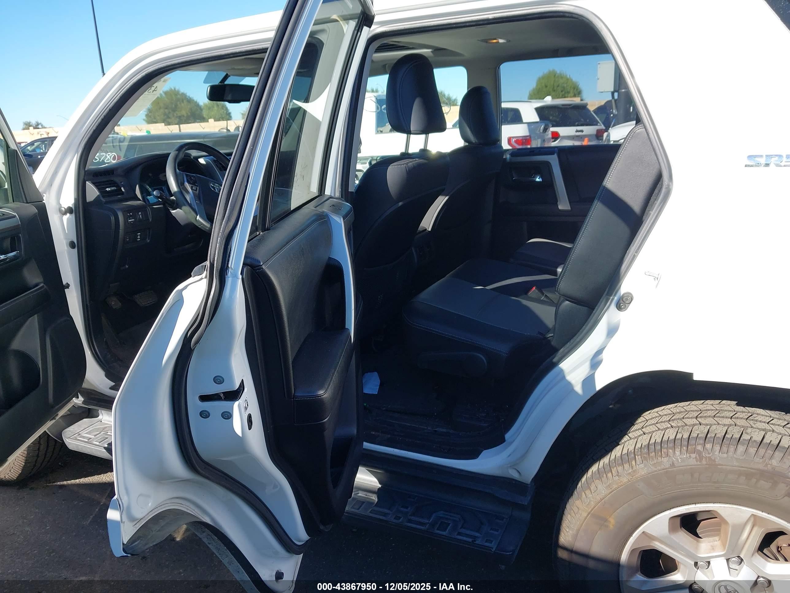 TOYOTA 4RUNNER image 8