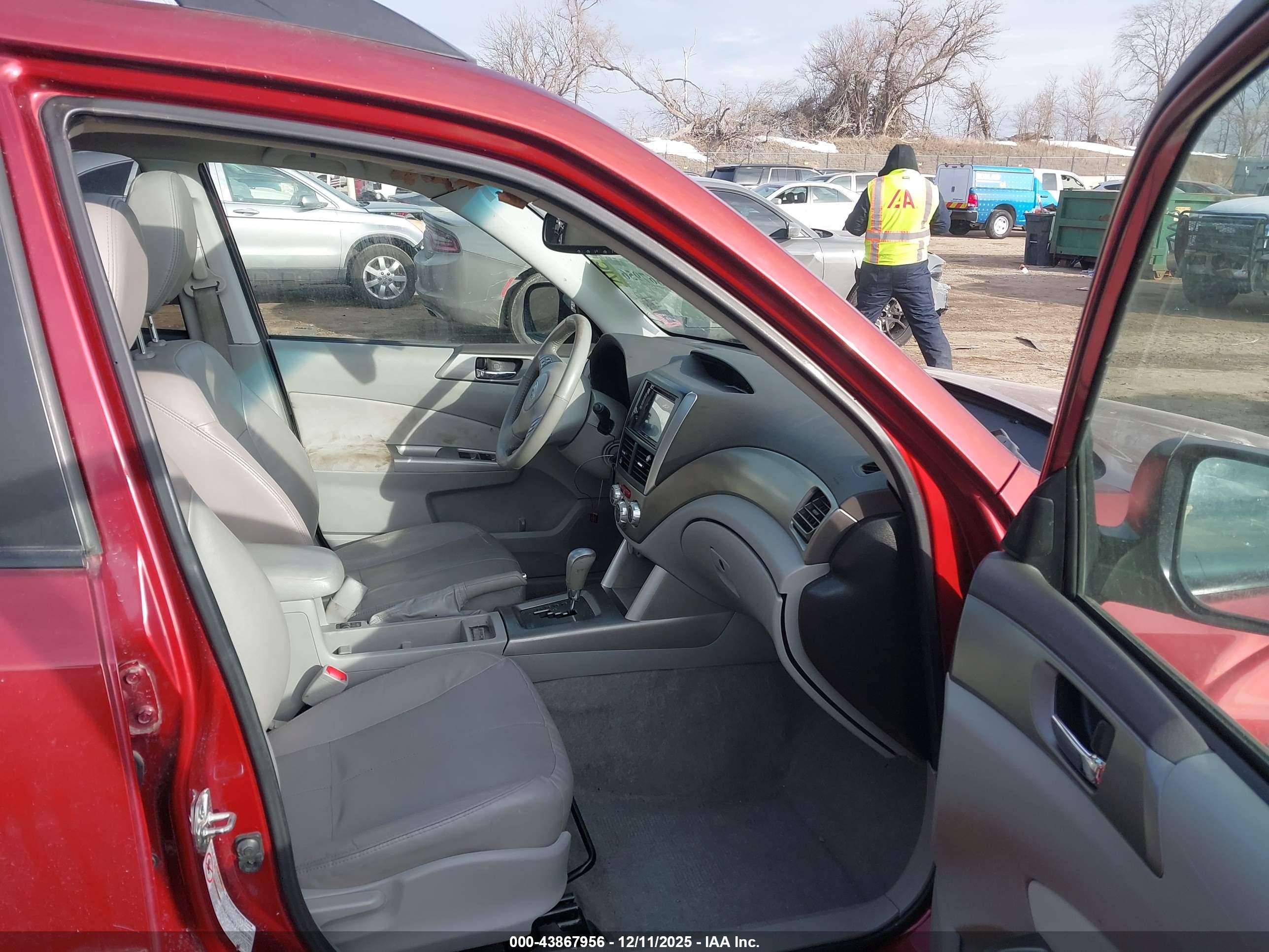 SUBARU FORESTER image 5