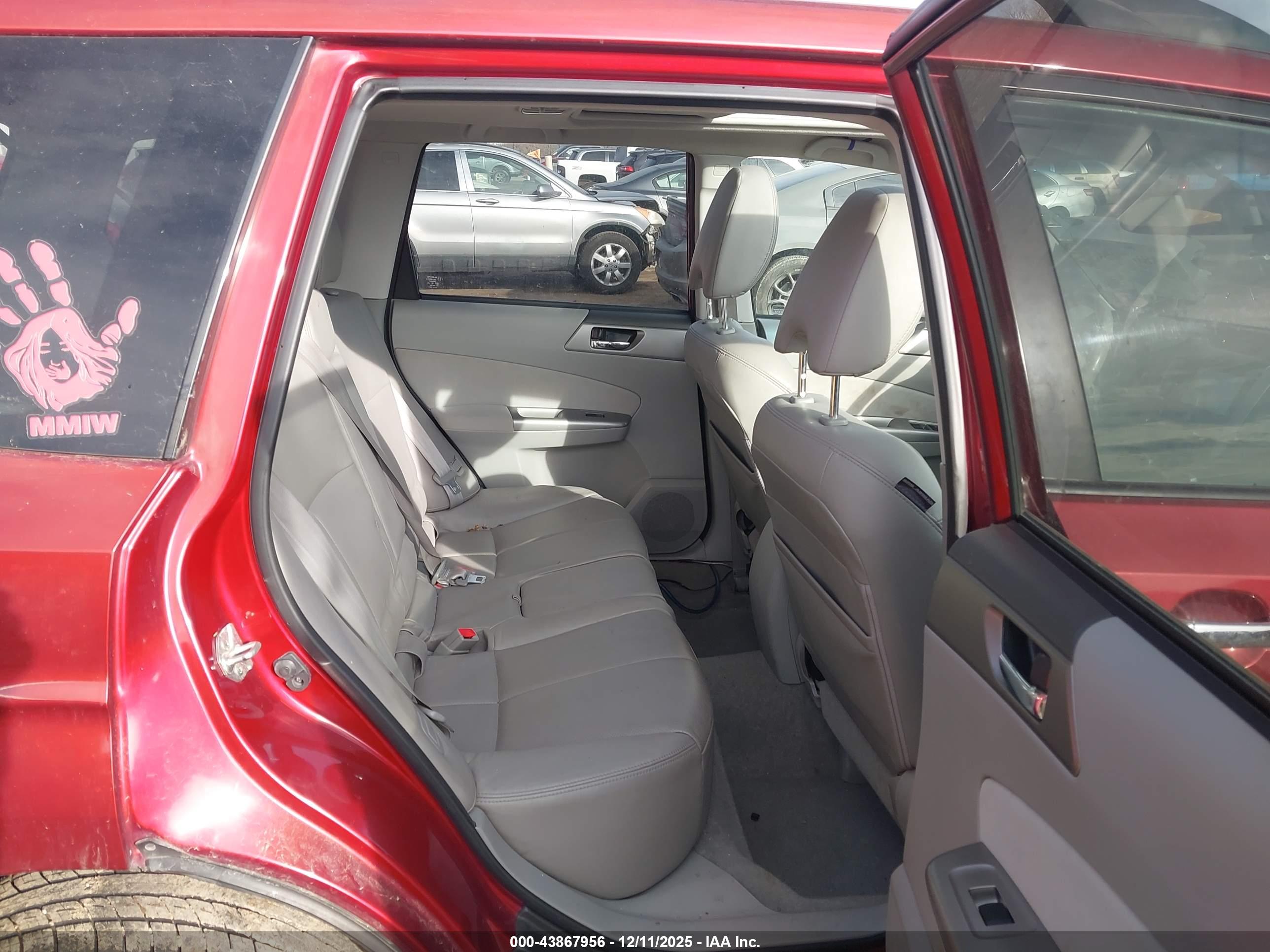 SUBARU FORESTER image 8