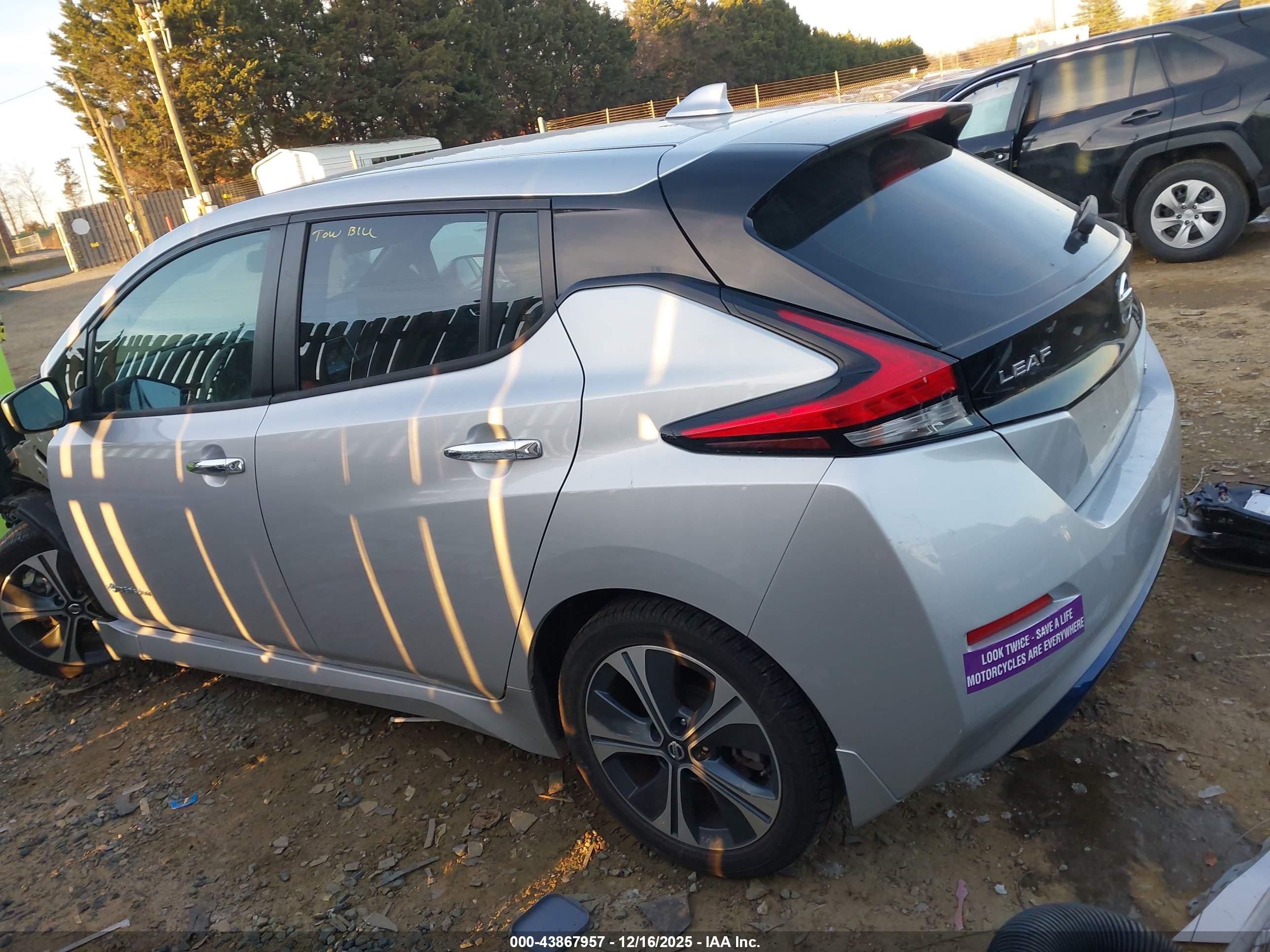 NISSAN LEAF image 3