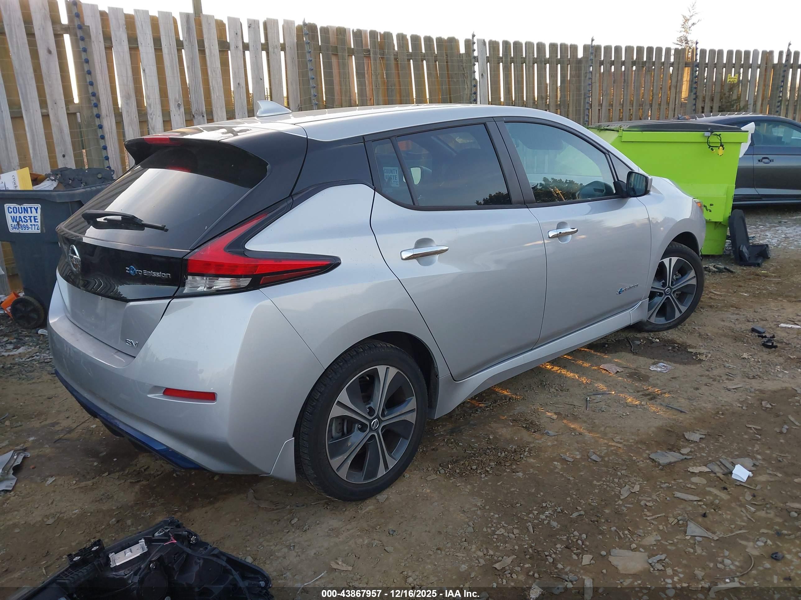 NISSAN LEAF image 4
