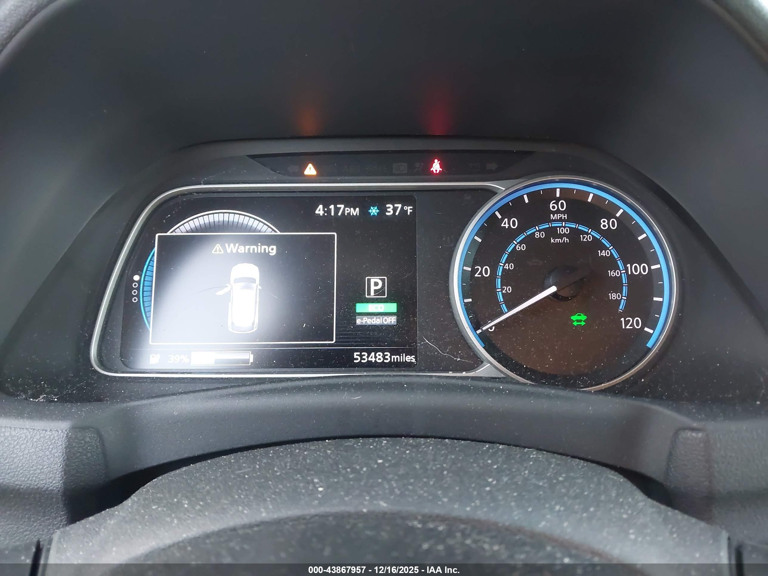 NISSAN LEAF image 7