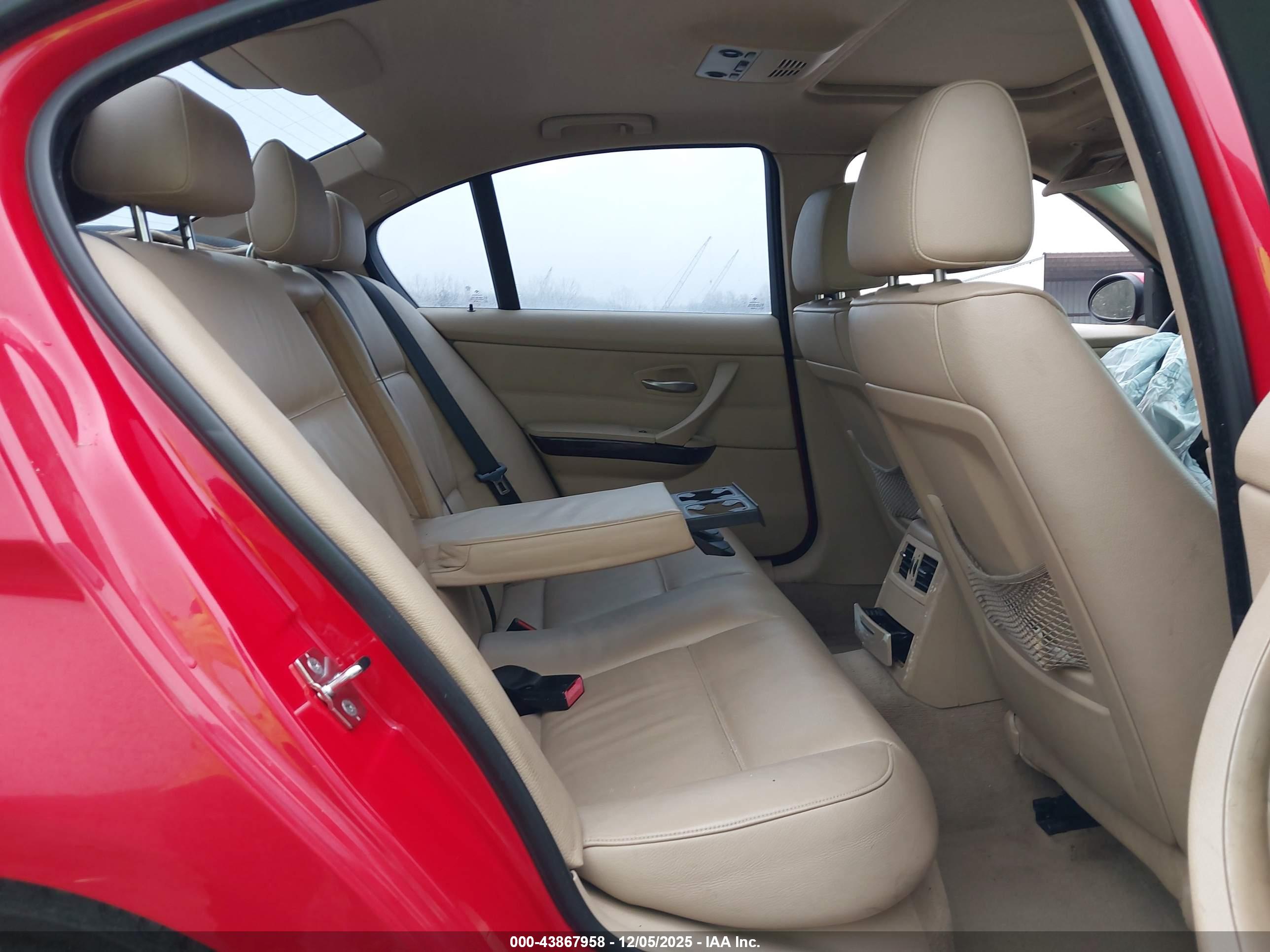 BMW 325I image 8