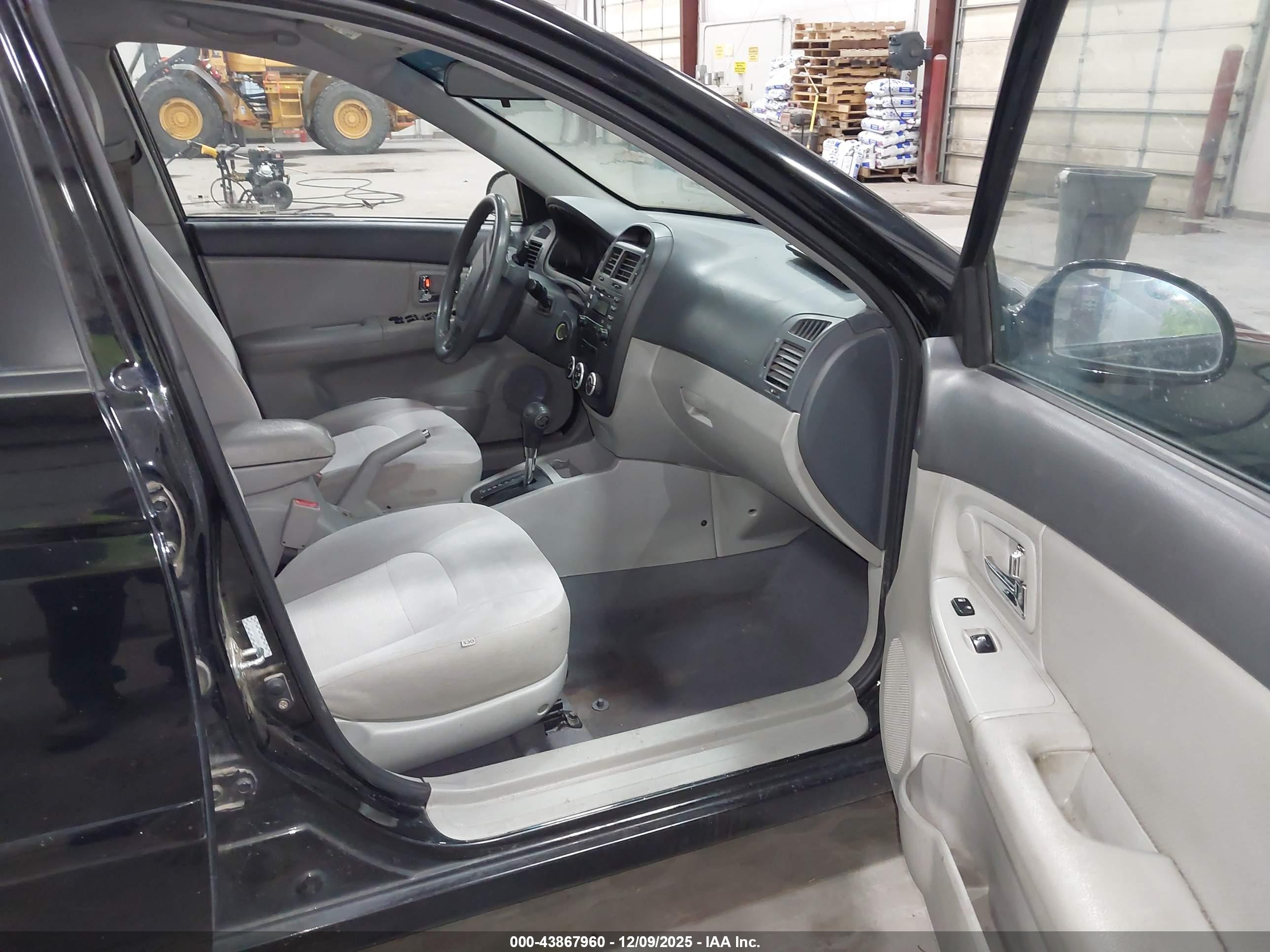 KIA SPECTRA image 5