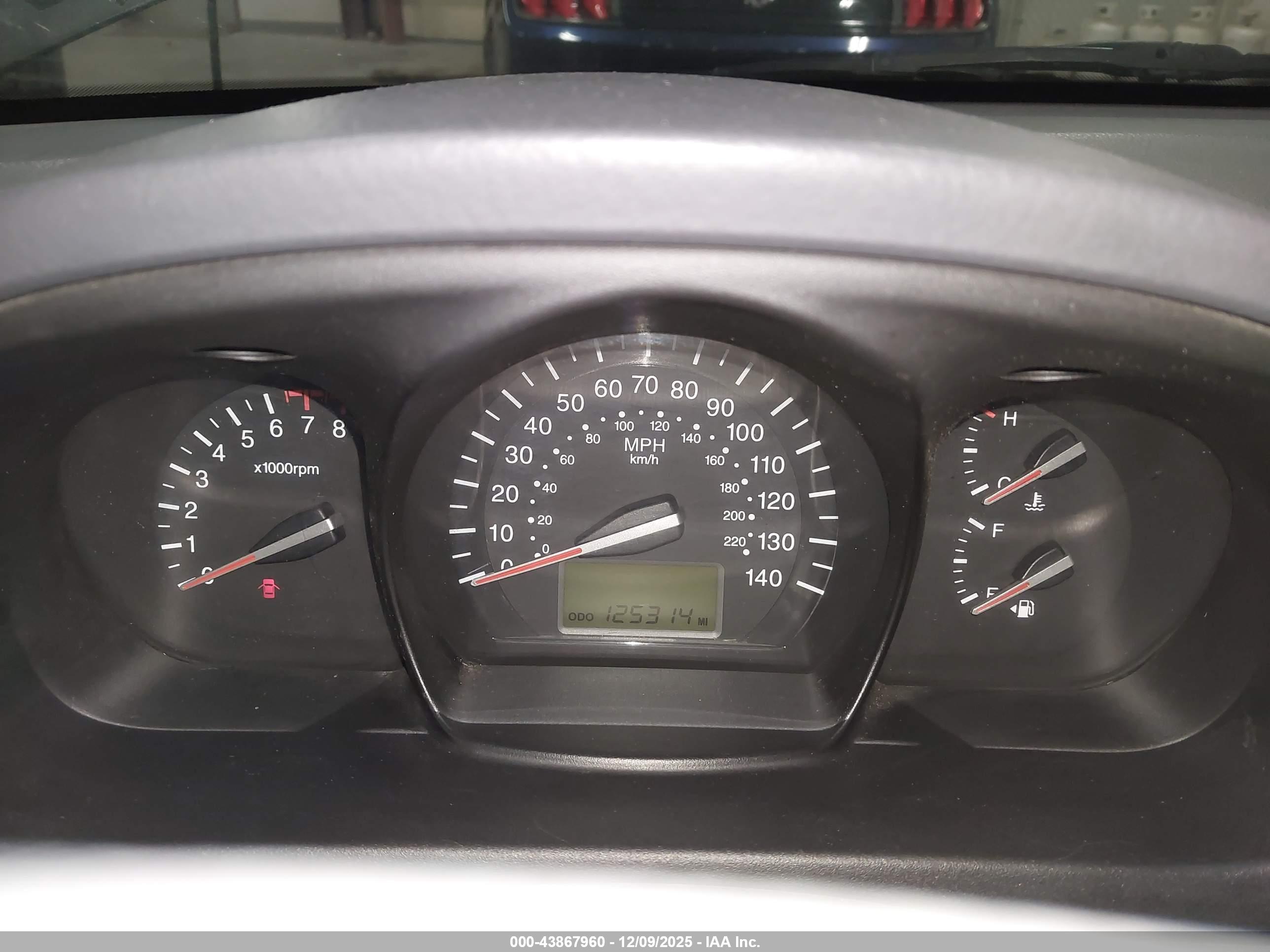 KIA SPECTRA image 7