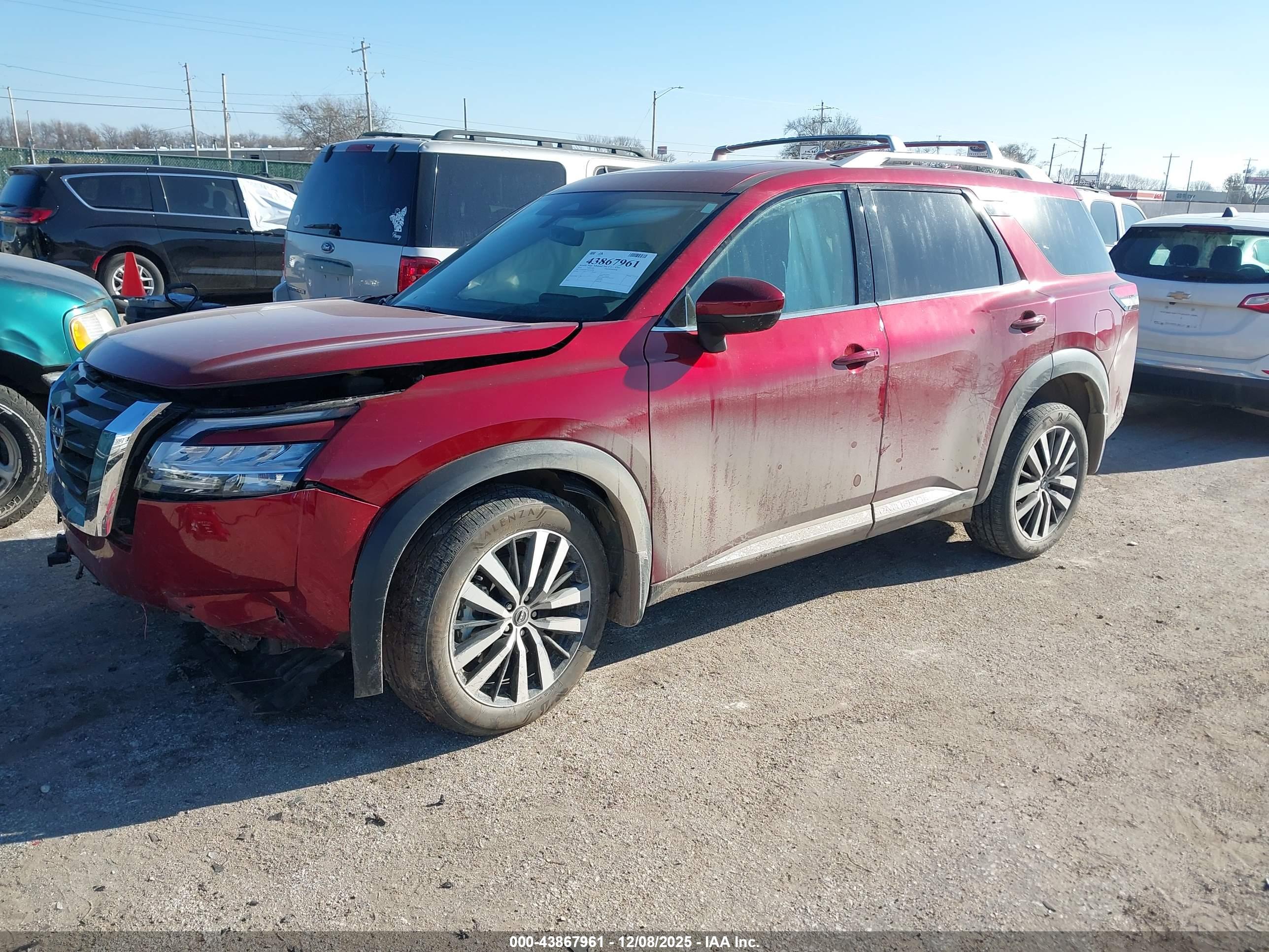 NISSAN PATHFINDER image 2