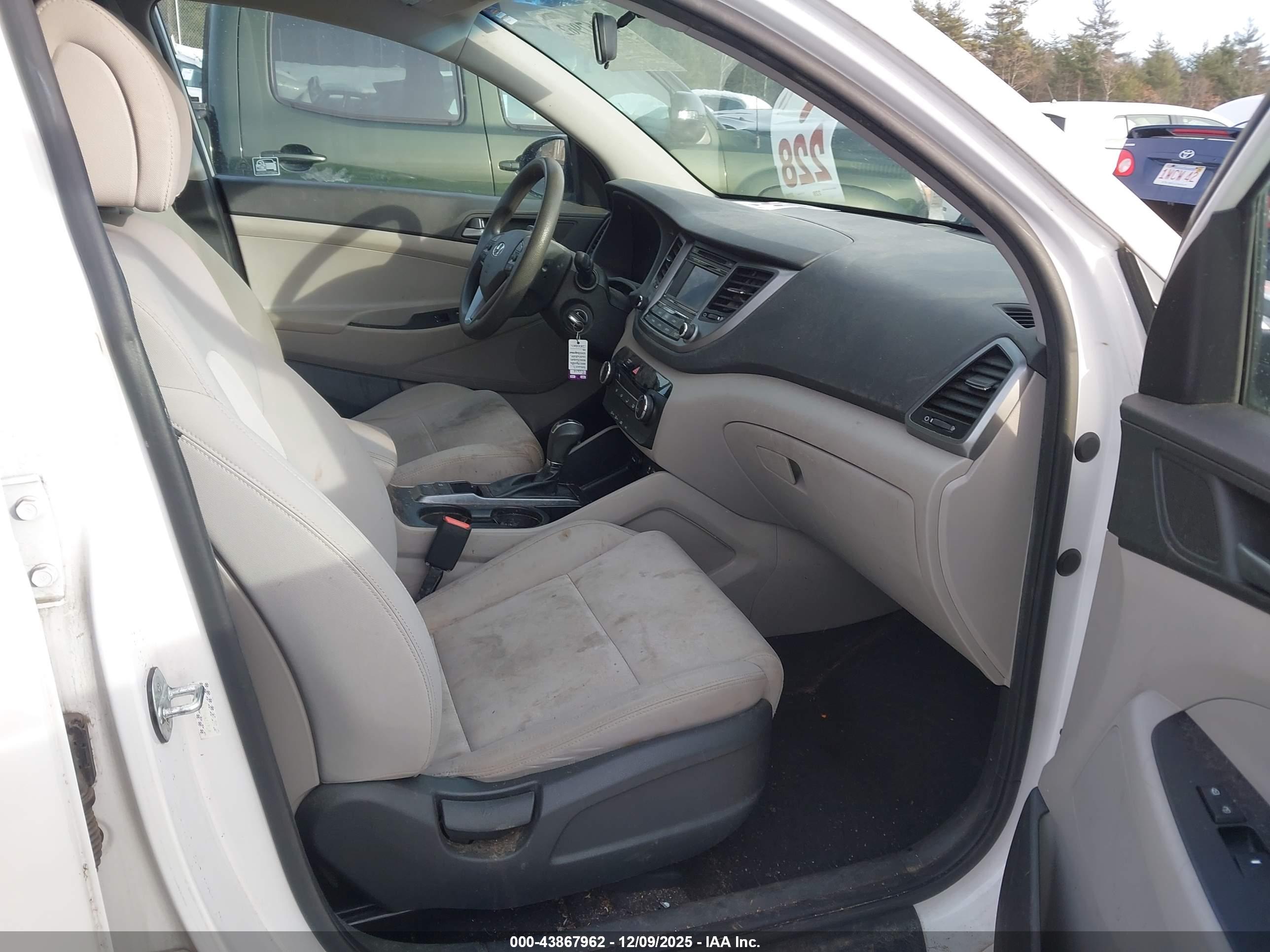 HYUNDAI TUCSON image 5