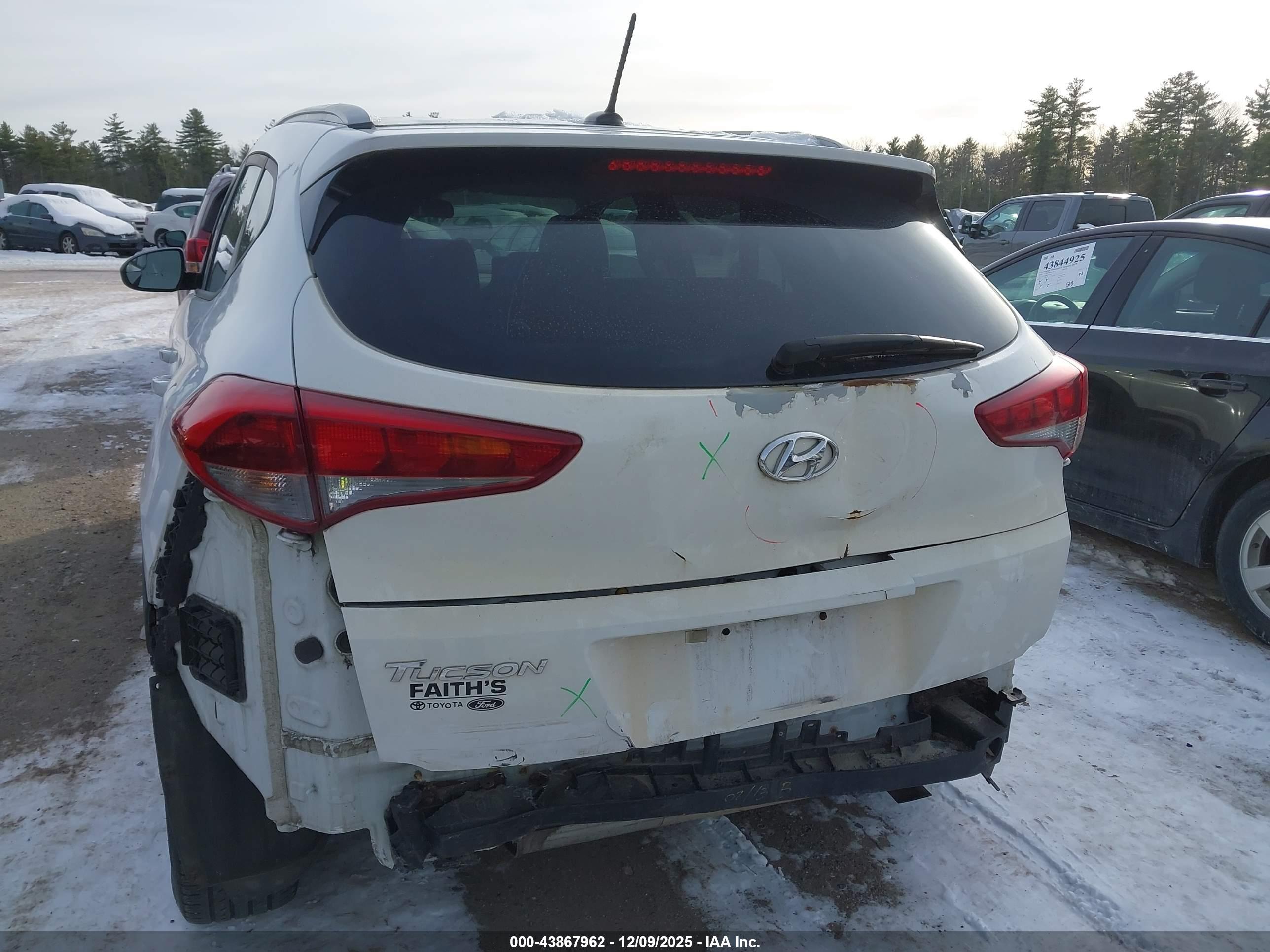 HYUNDAI TUCSON image 6