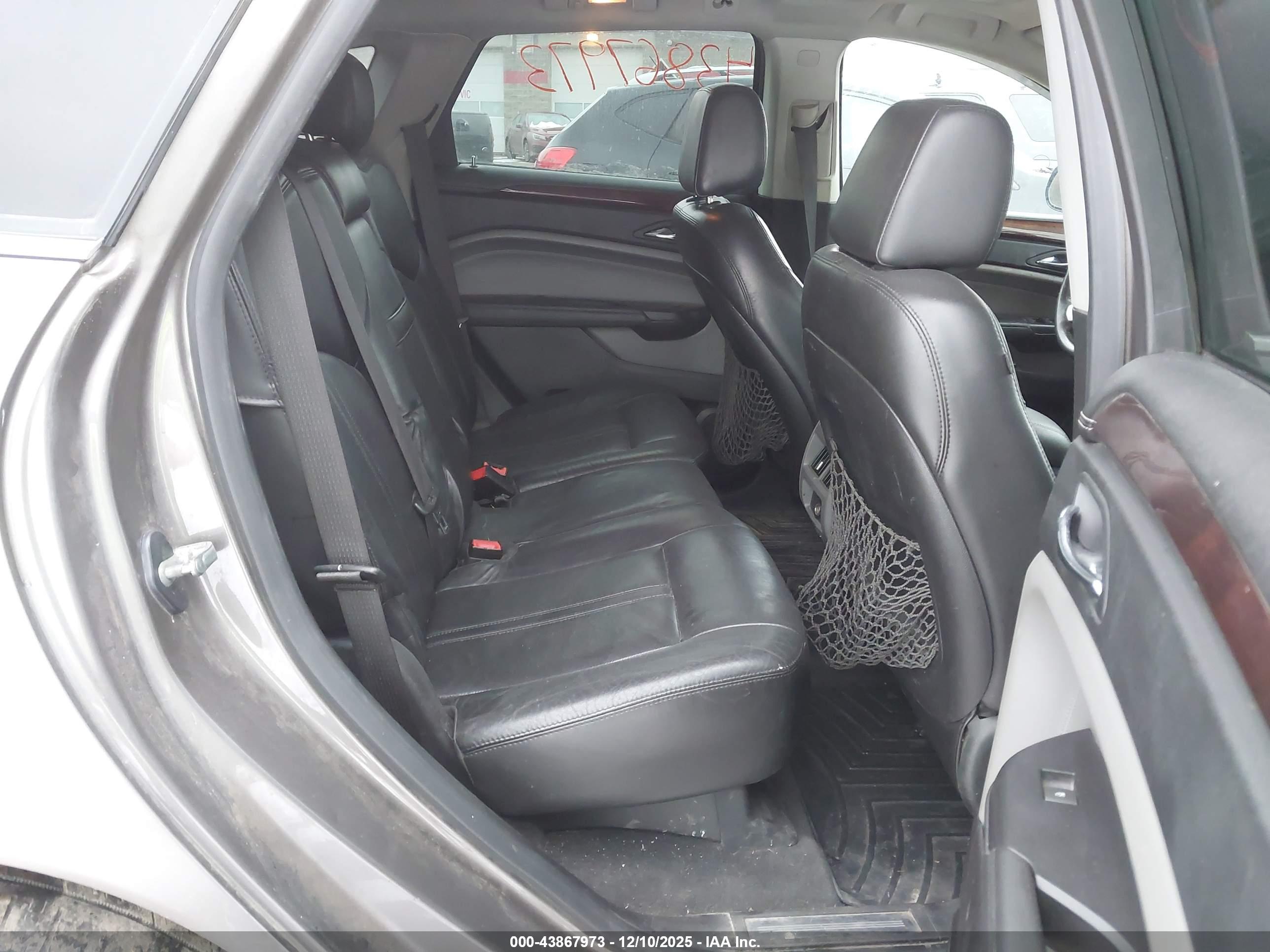 CADILLAC SRX image 8