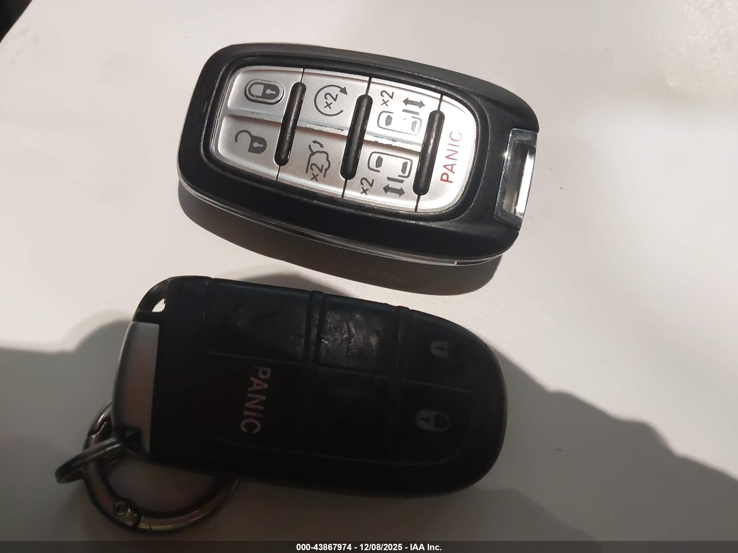 CHRYSLER PACIFICA image 11