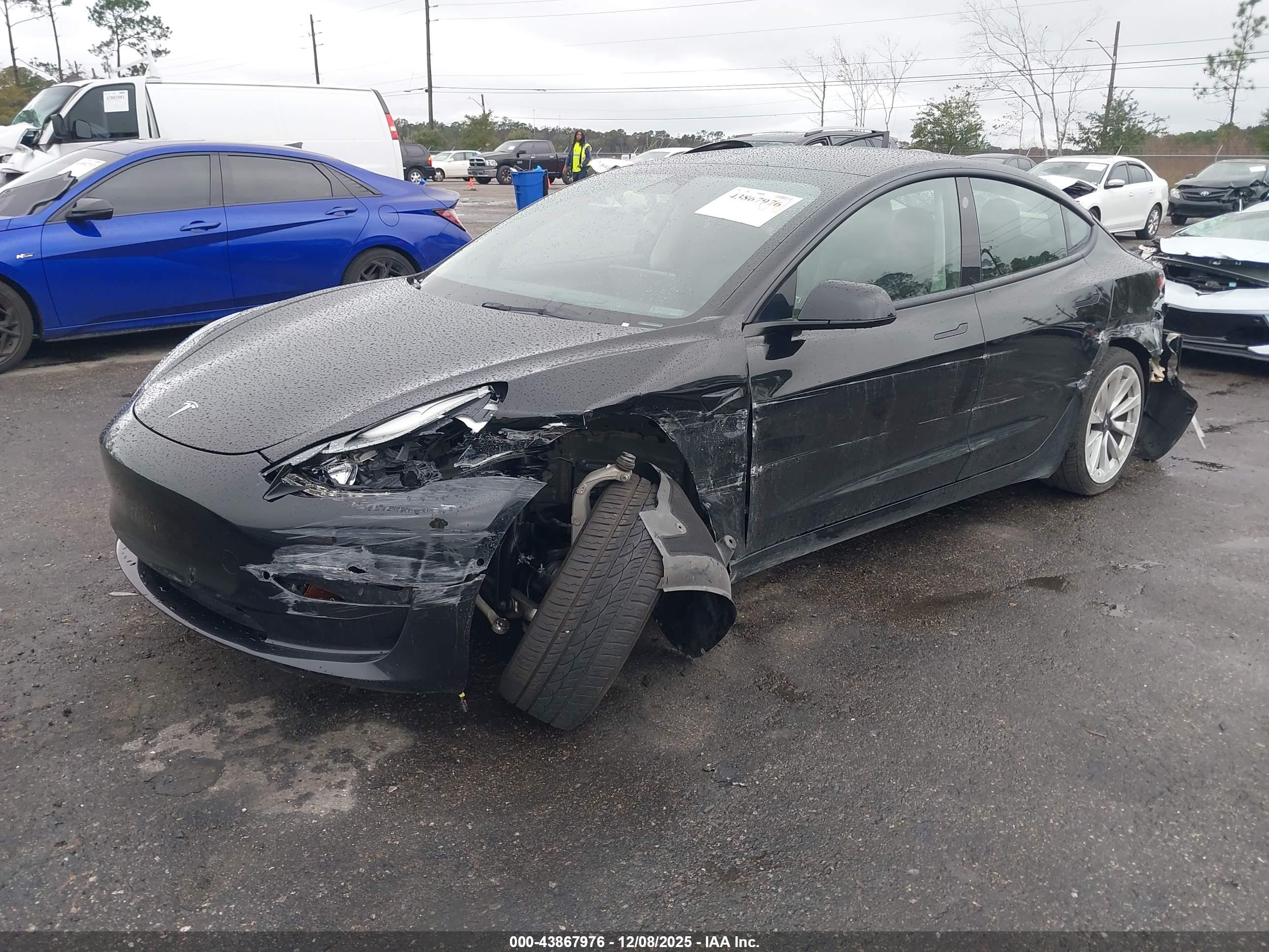 TESLA MODEL image 2