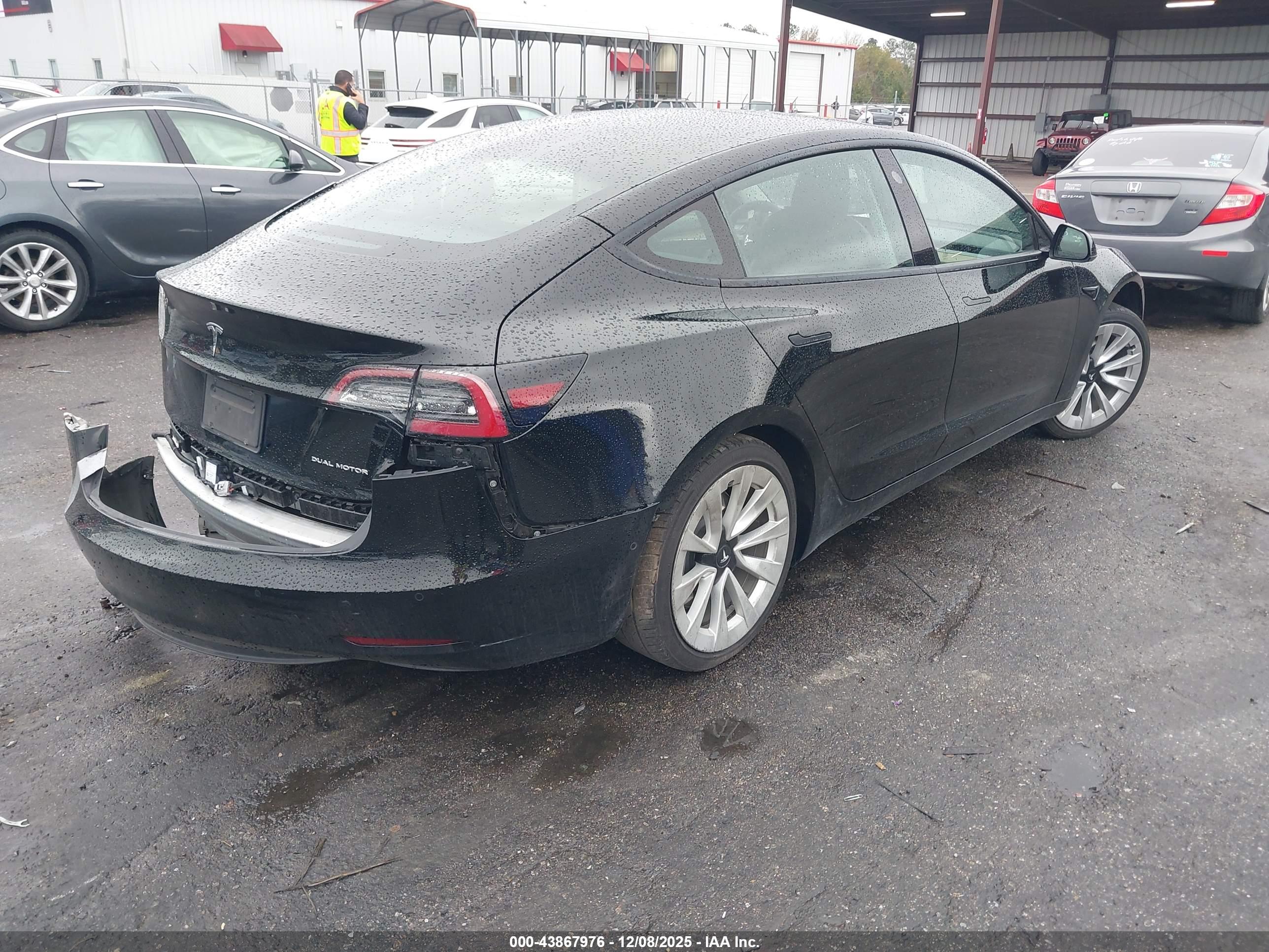 TESLA MODEL image 4