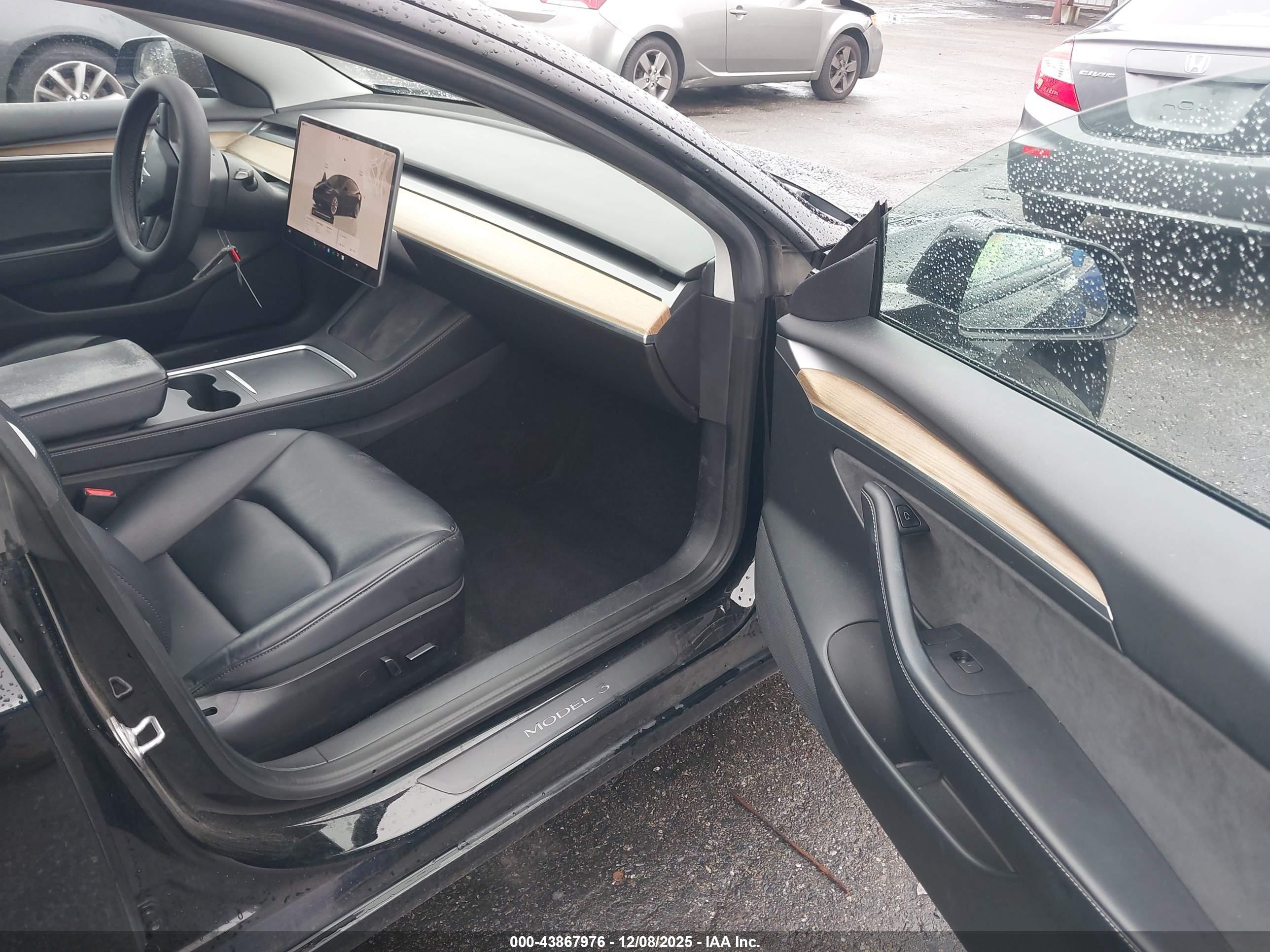 TESLA MODEL image 5