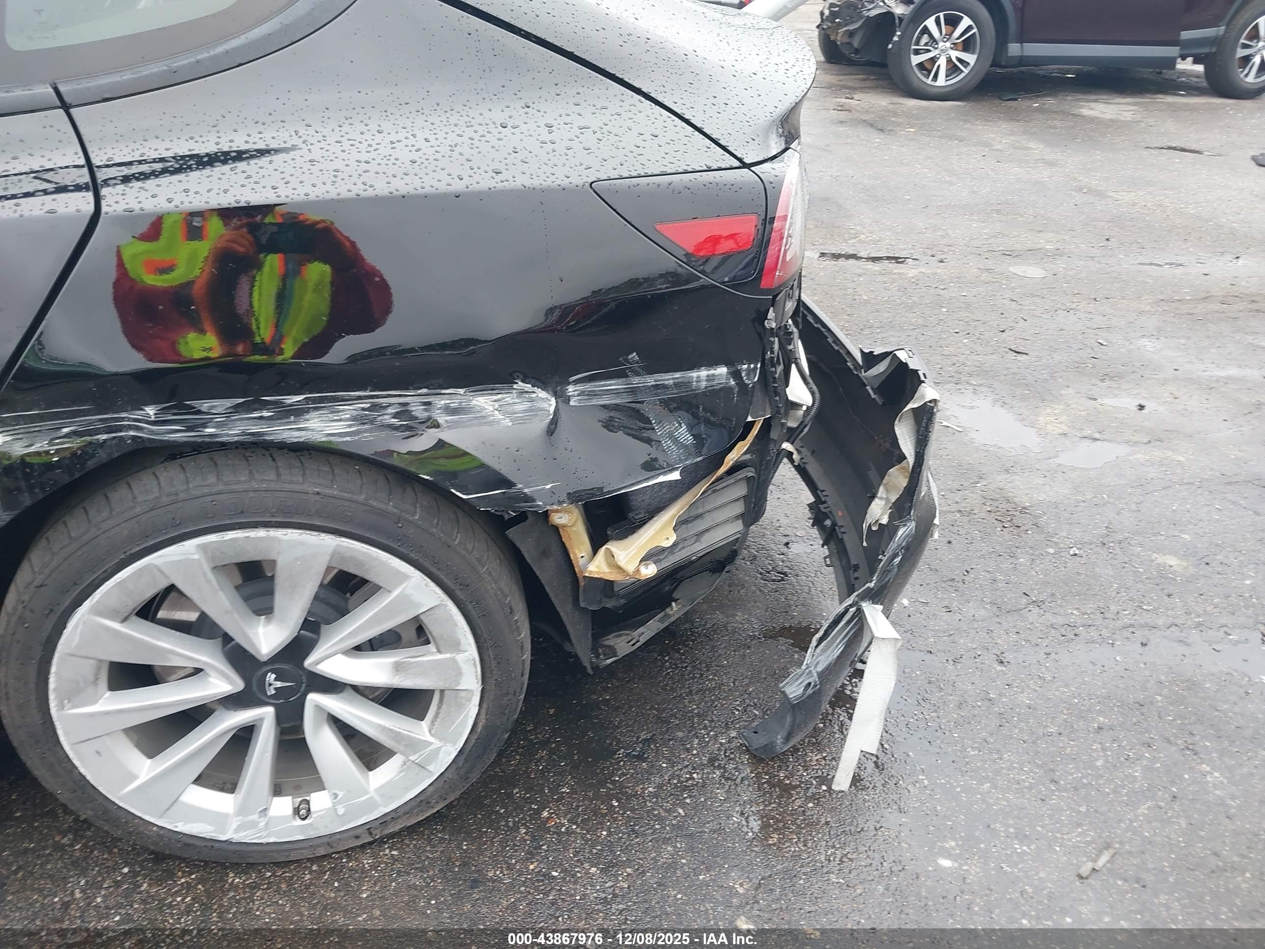 TESLA MODEL image 6