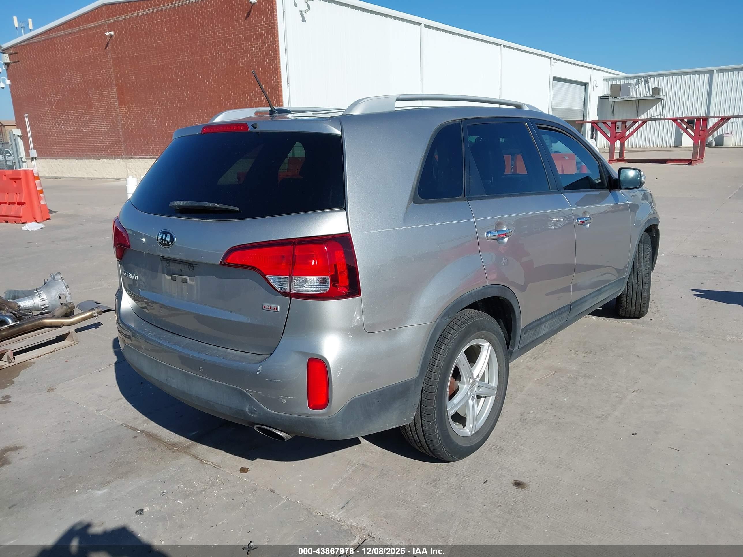 KIA SORENTO image 4