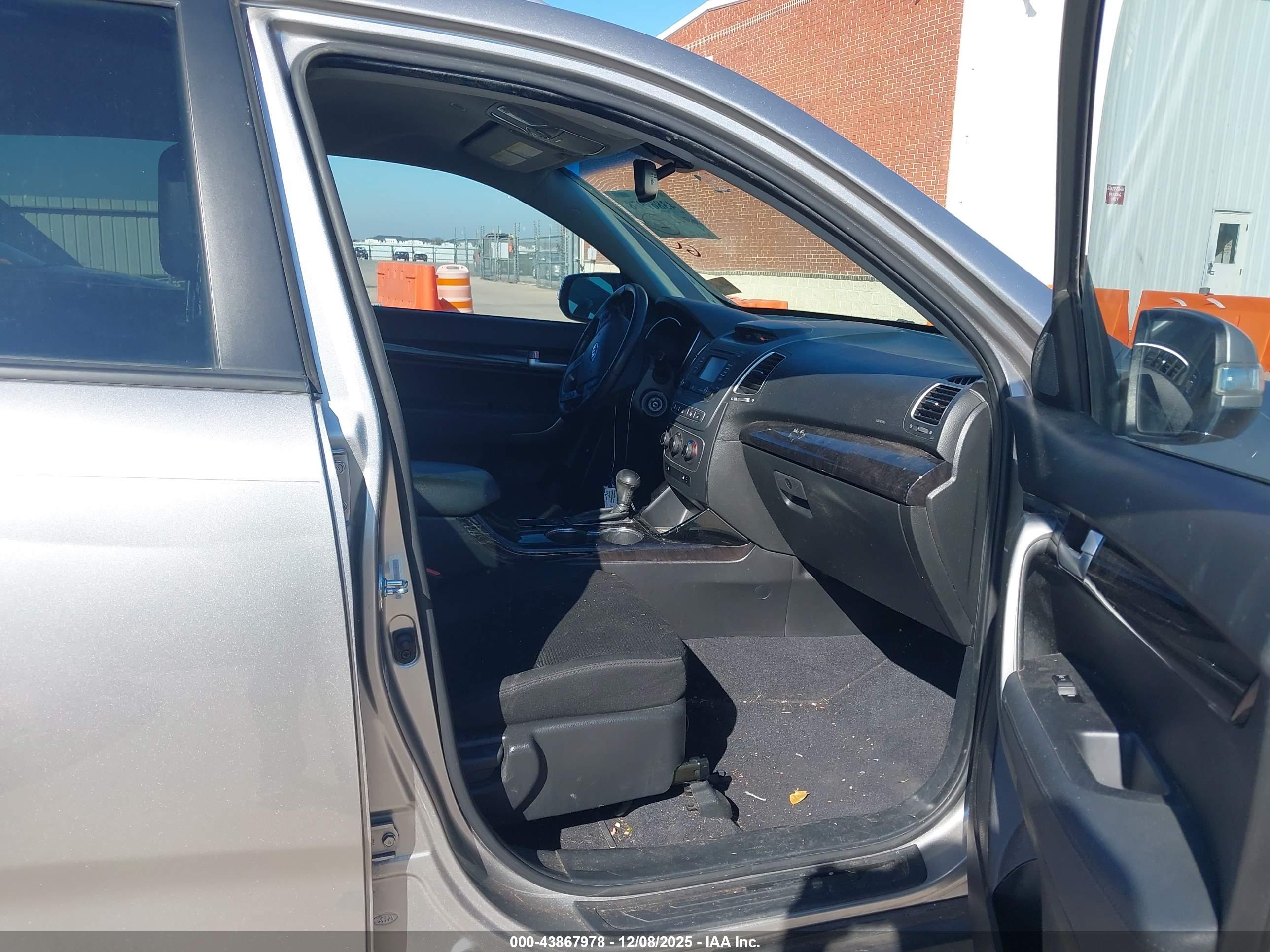 KIA SORENTO image 5