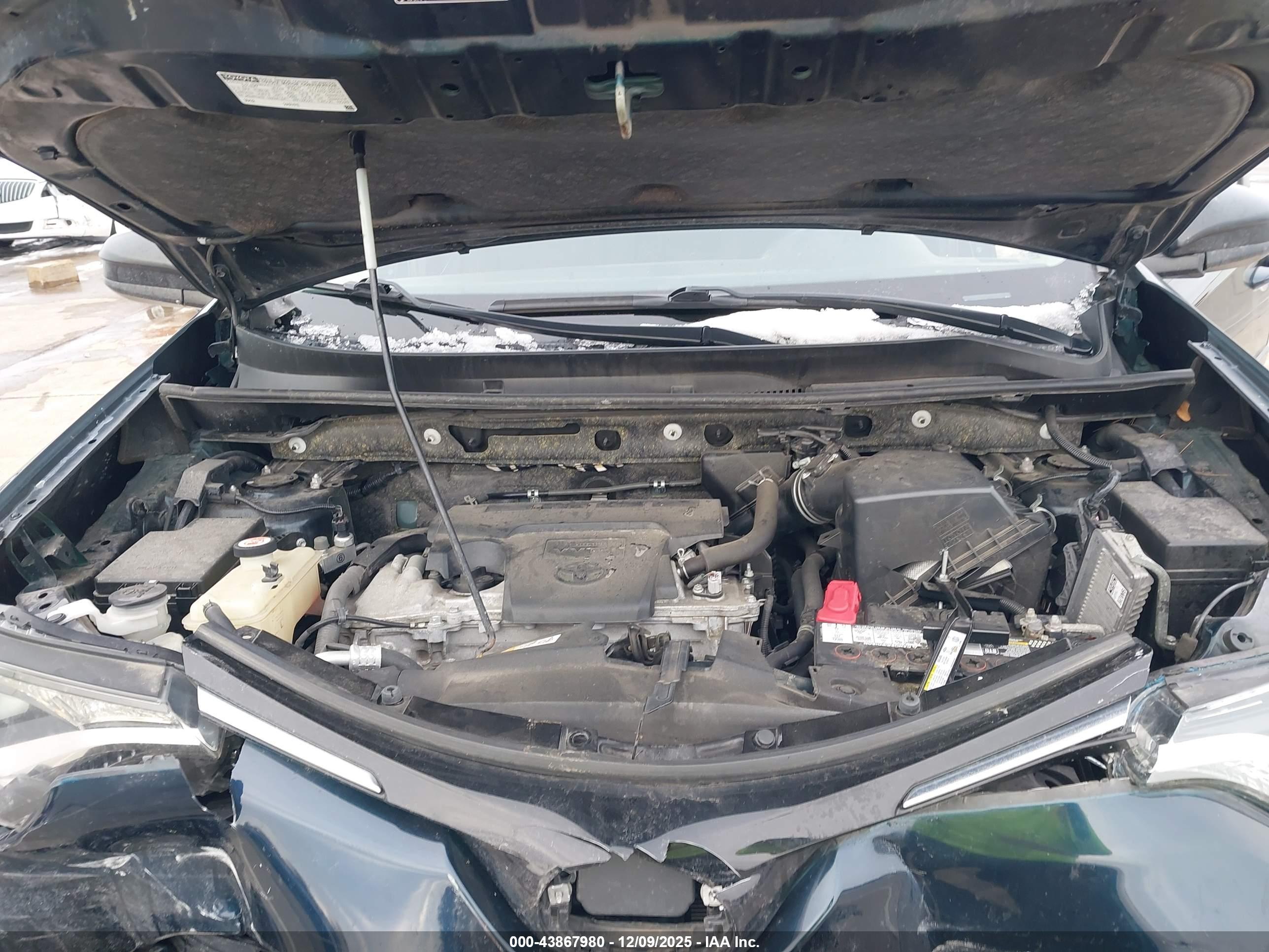 TOYOTA RAV4 image 10