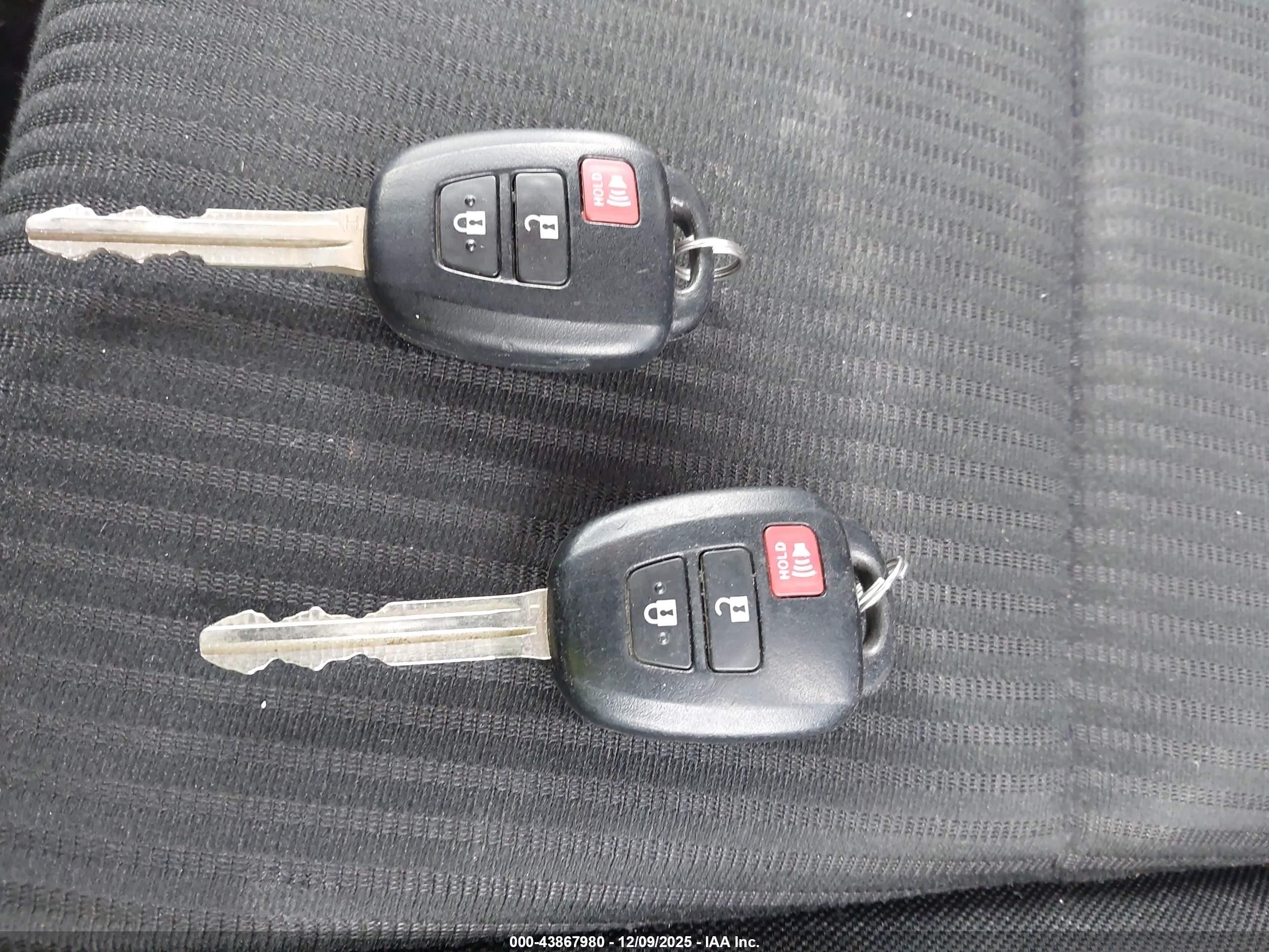 TOYOTA RAV4 image 11