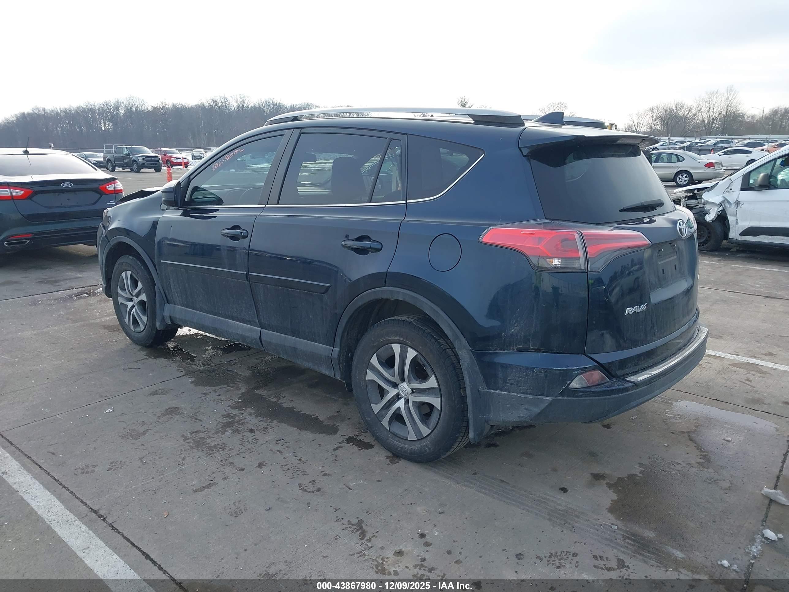 TOYOTA RAV4 image 3