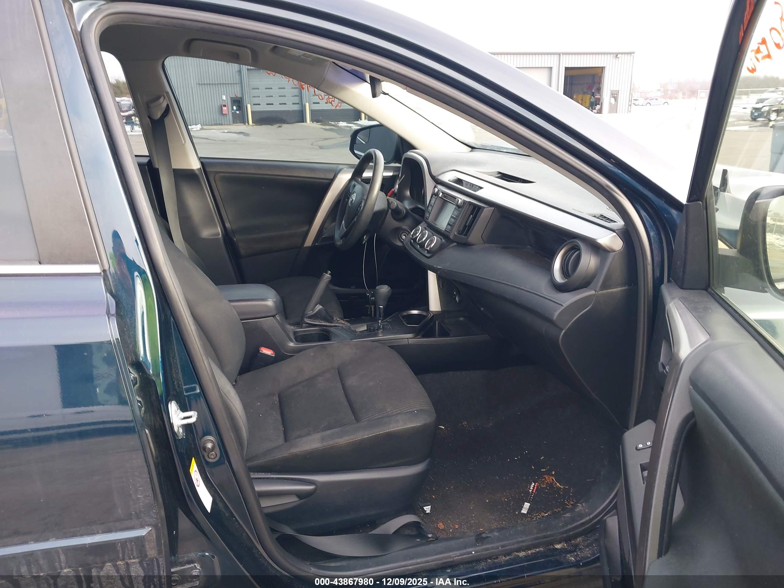 TOYOTA RAV4 image 5