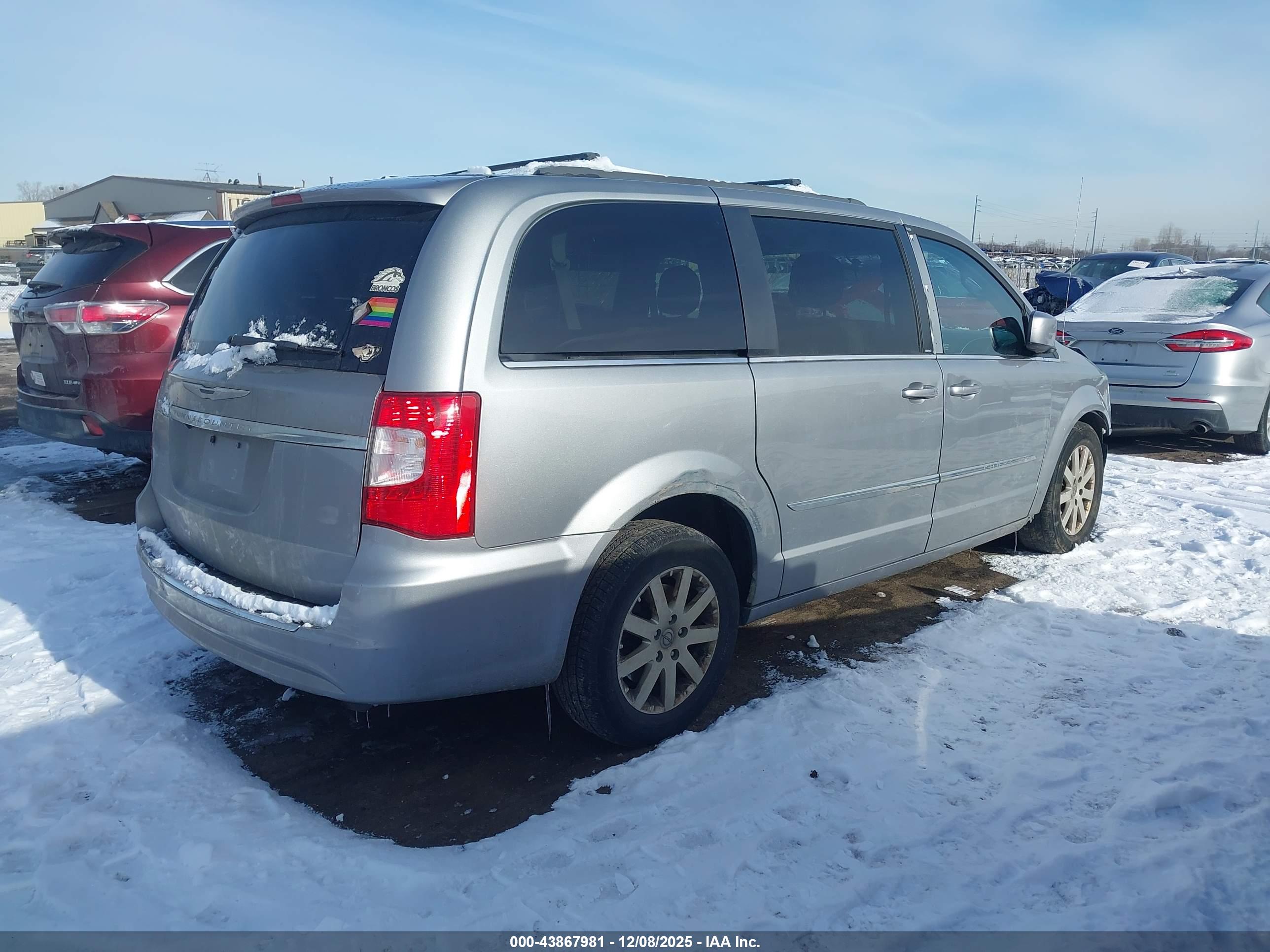 CHRYSLER TOWN image 4