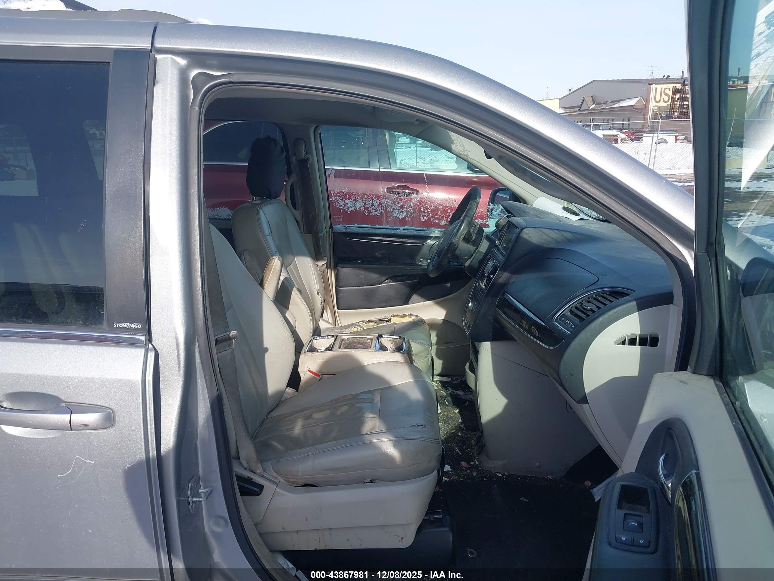 CHRYSLER TOWN image 5