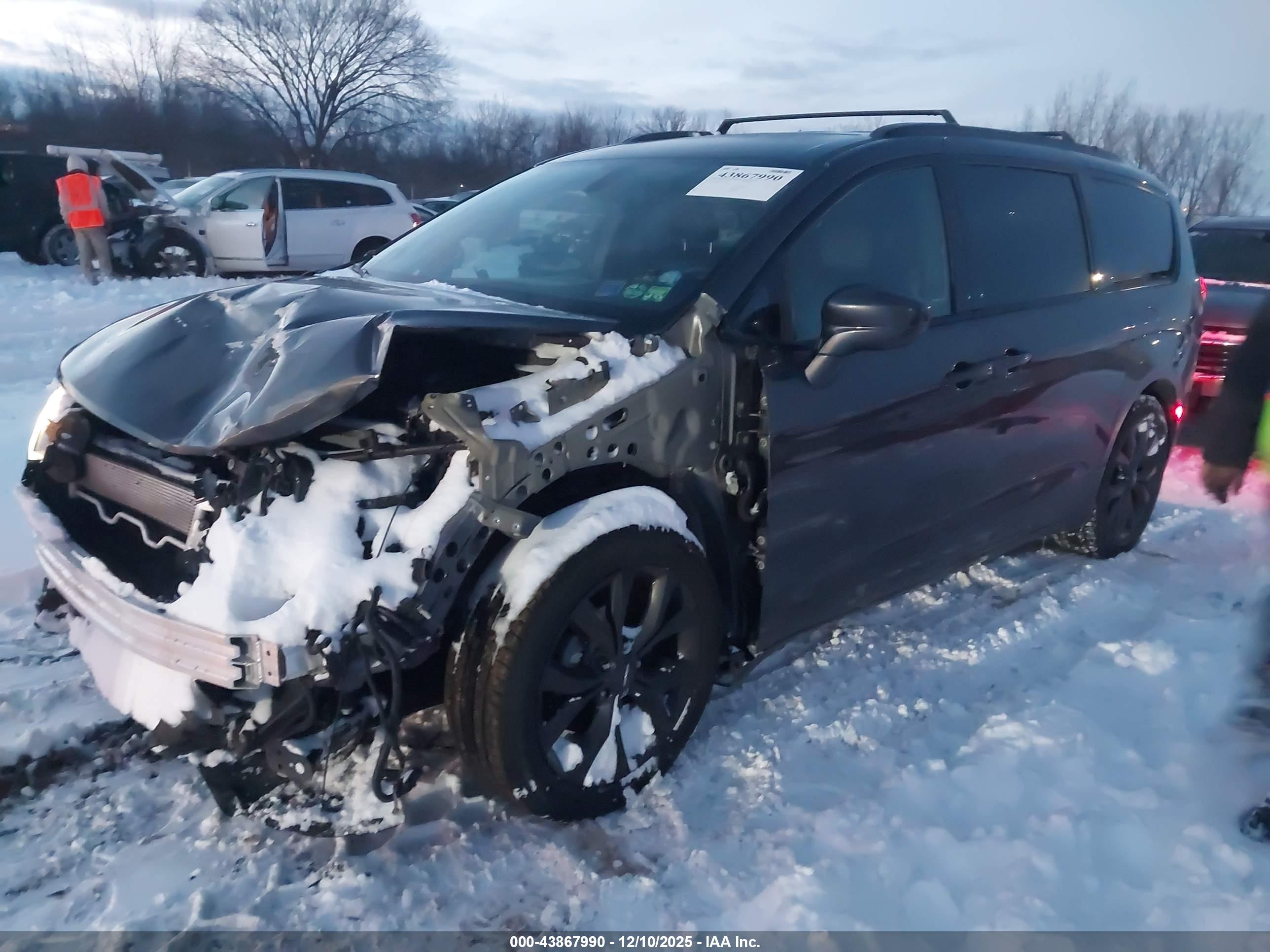 CHRYSLER PACIFICA image 2