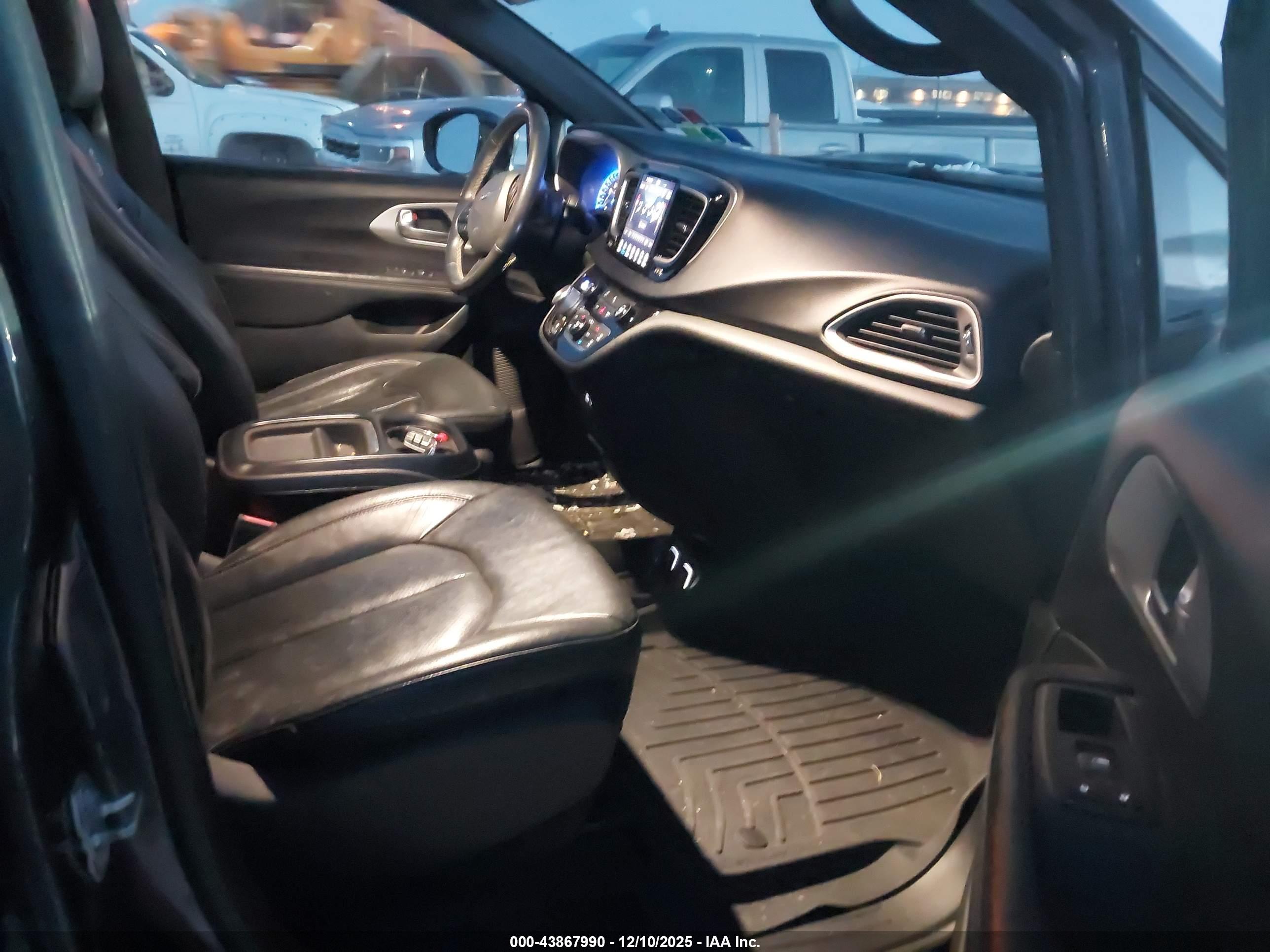 CHRYSLER PACIFICA image 5