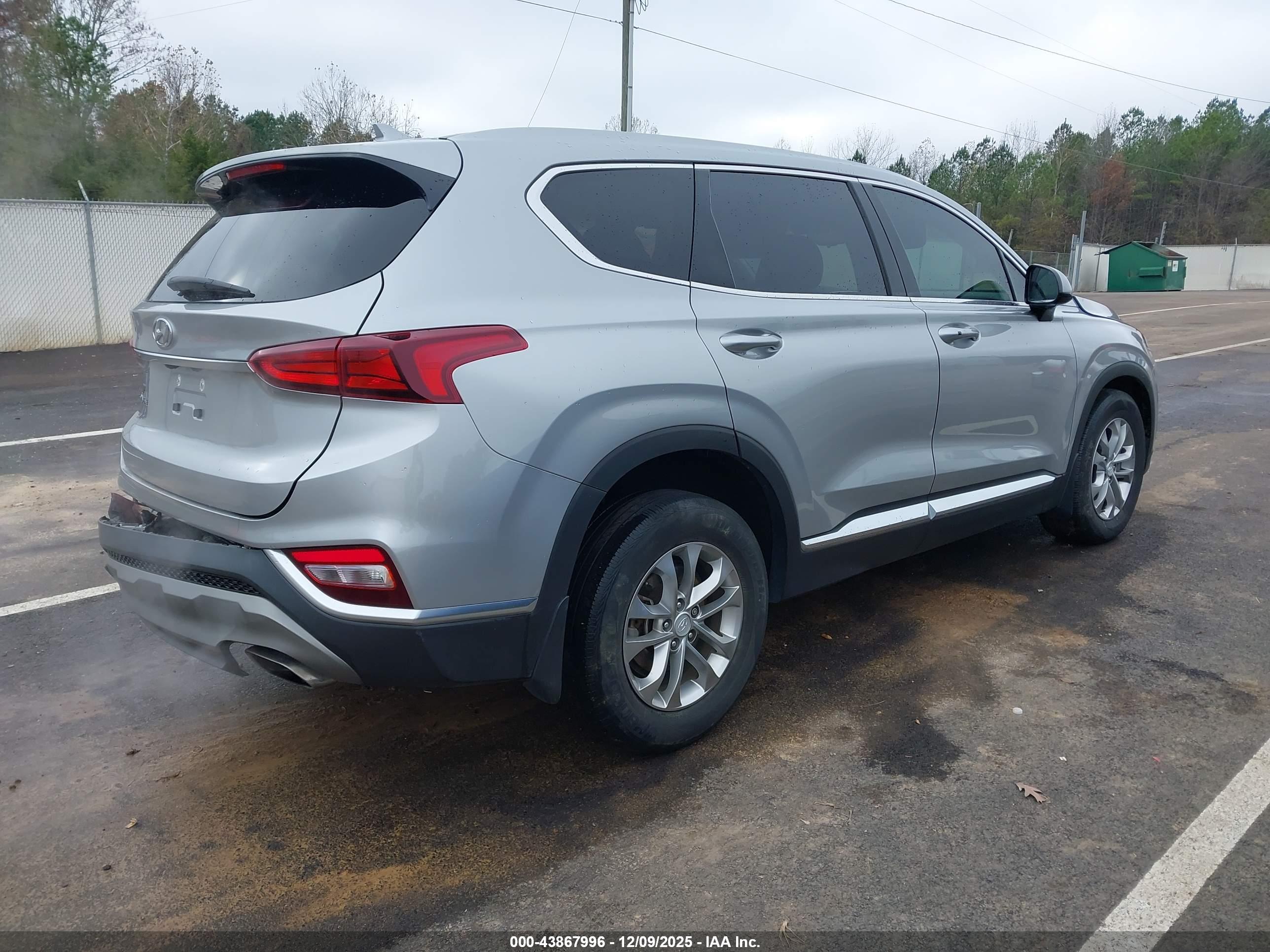 HYUNDAI SANTA image 4