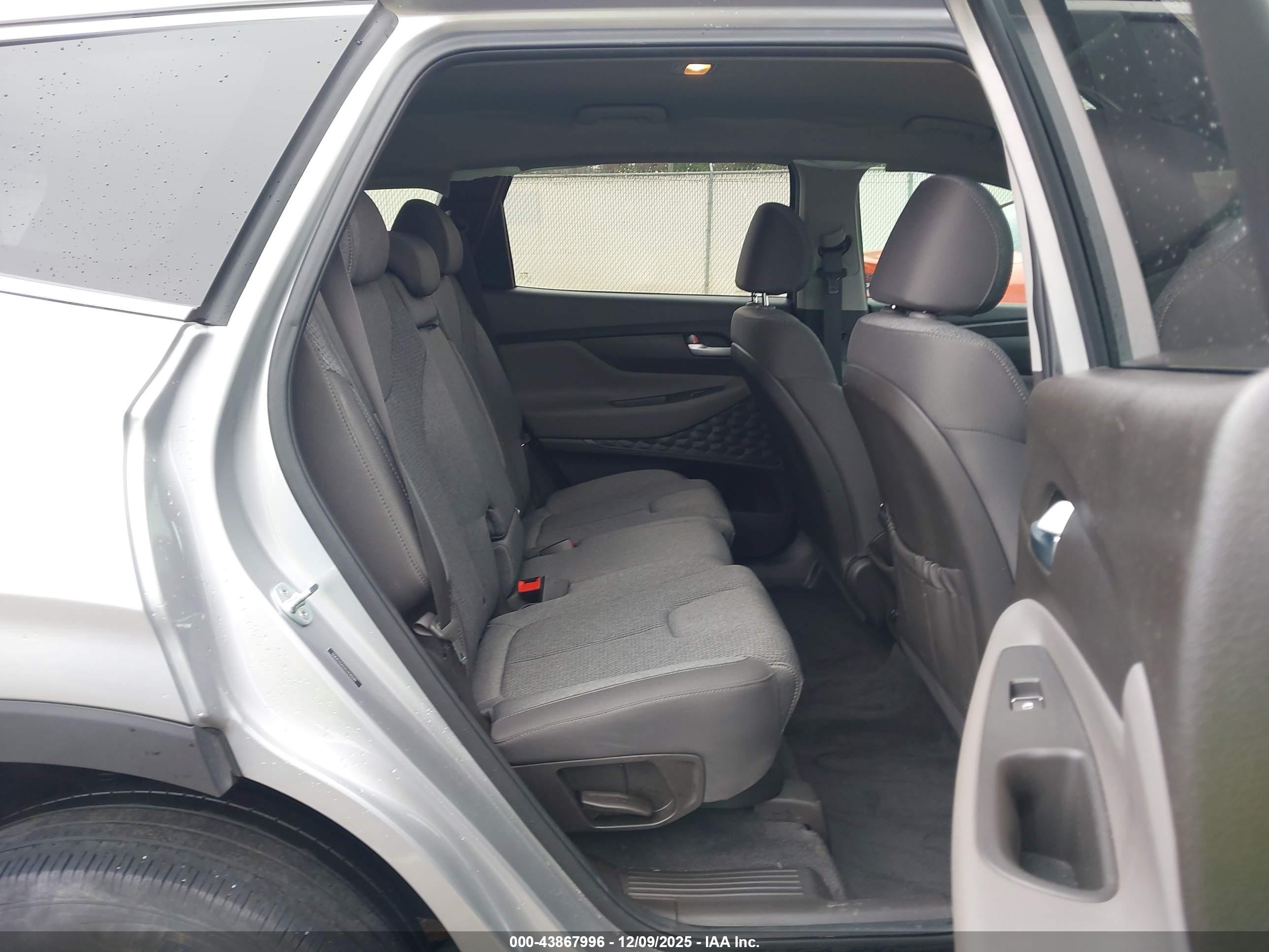 HYUNDAI SANTA image 8