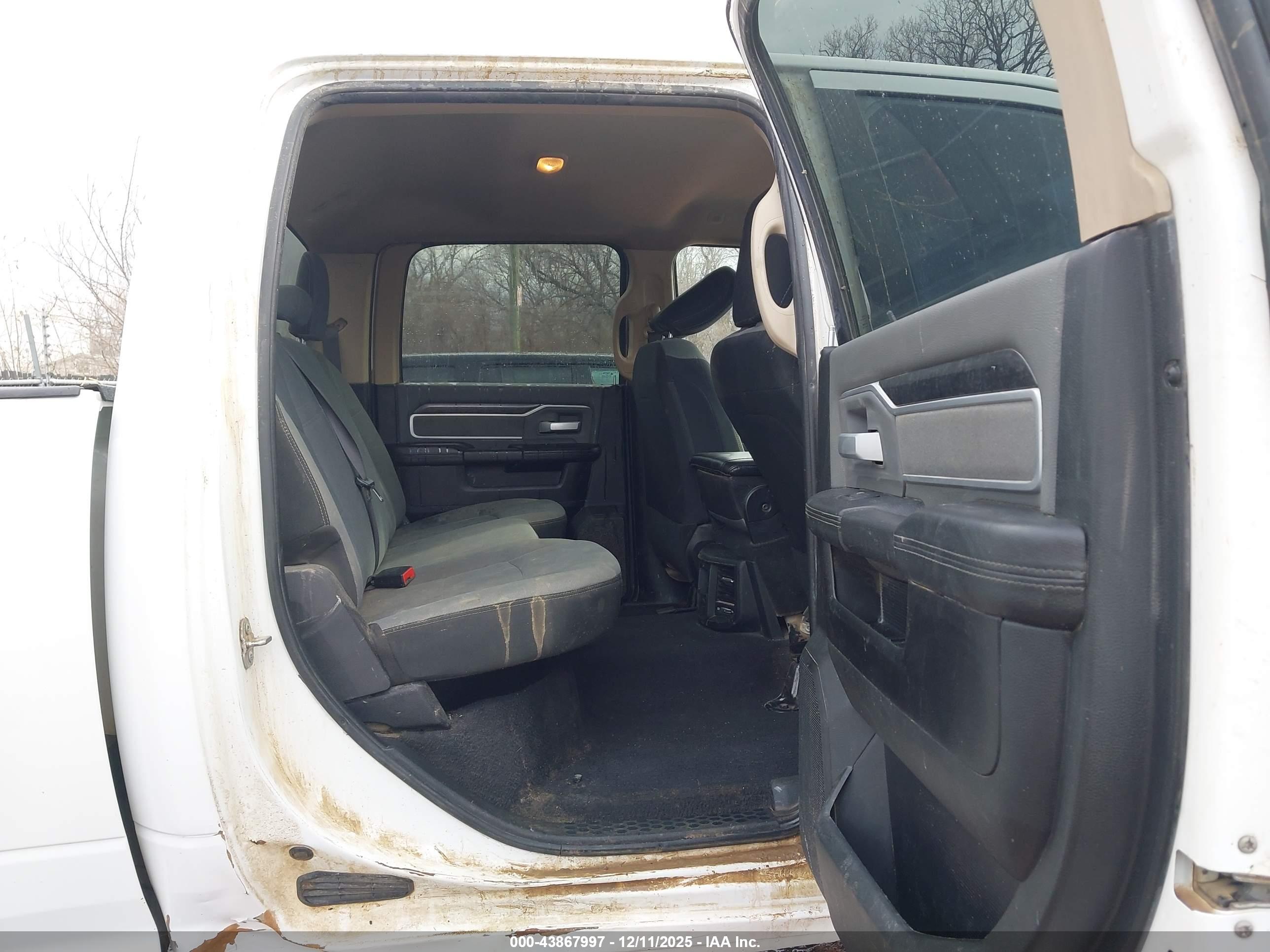 RAM 2500 image 8