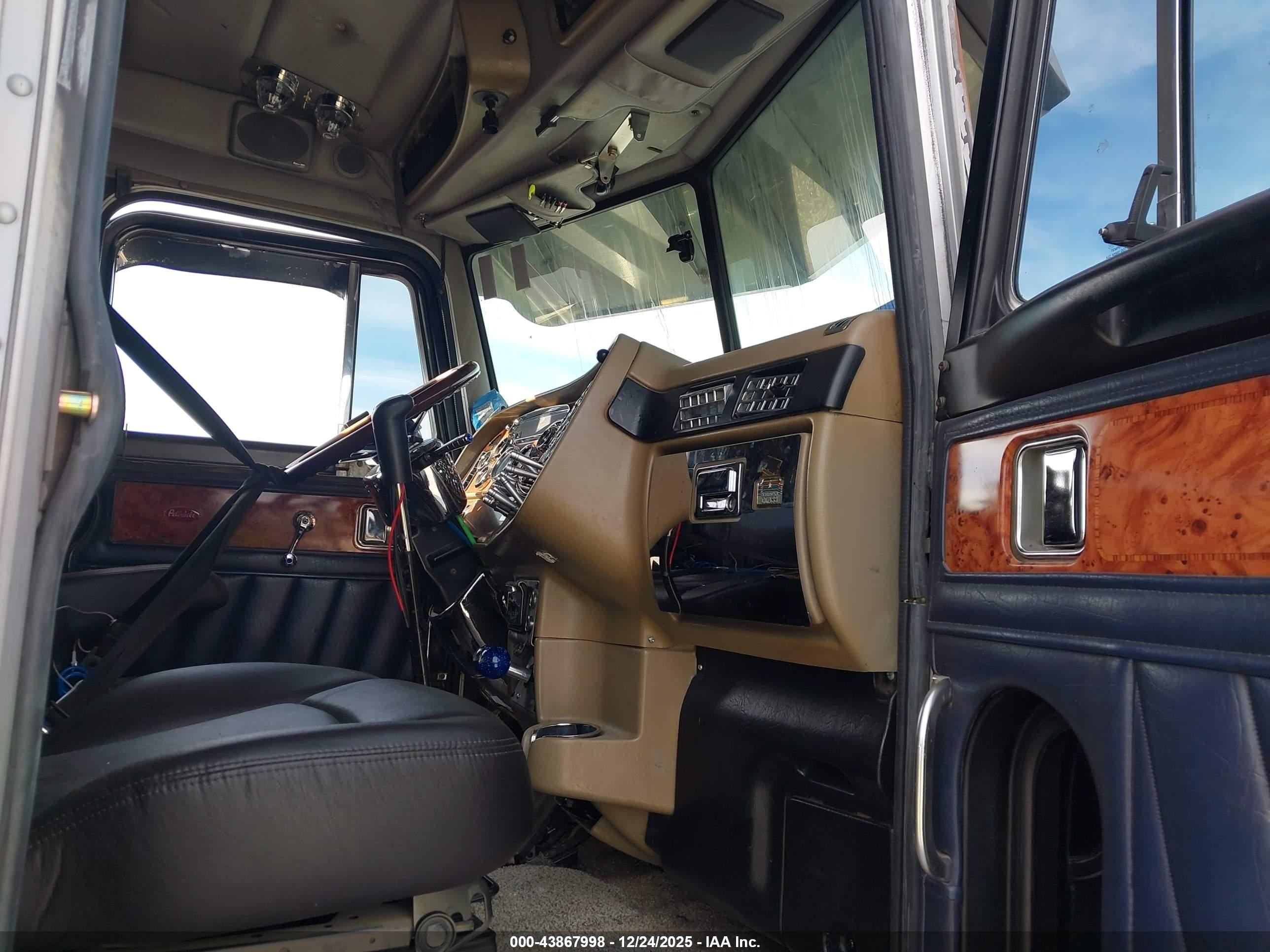 PETERBILT 379 image 5