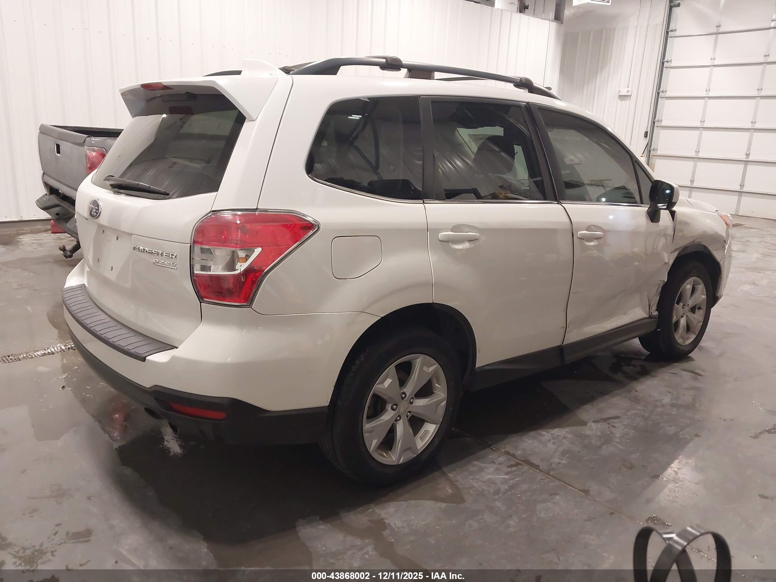 SUBARU FORESTER image 4