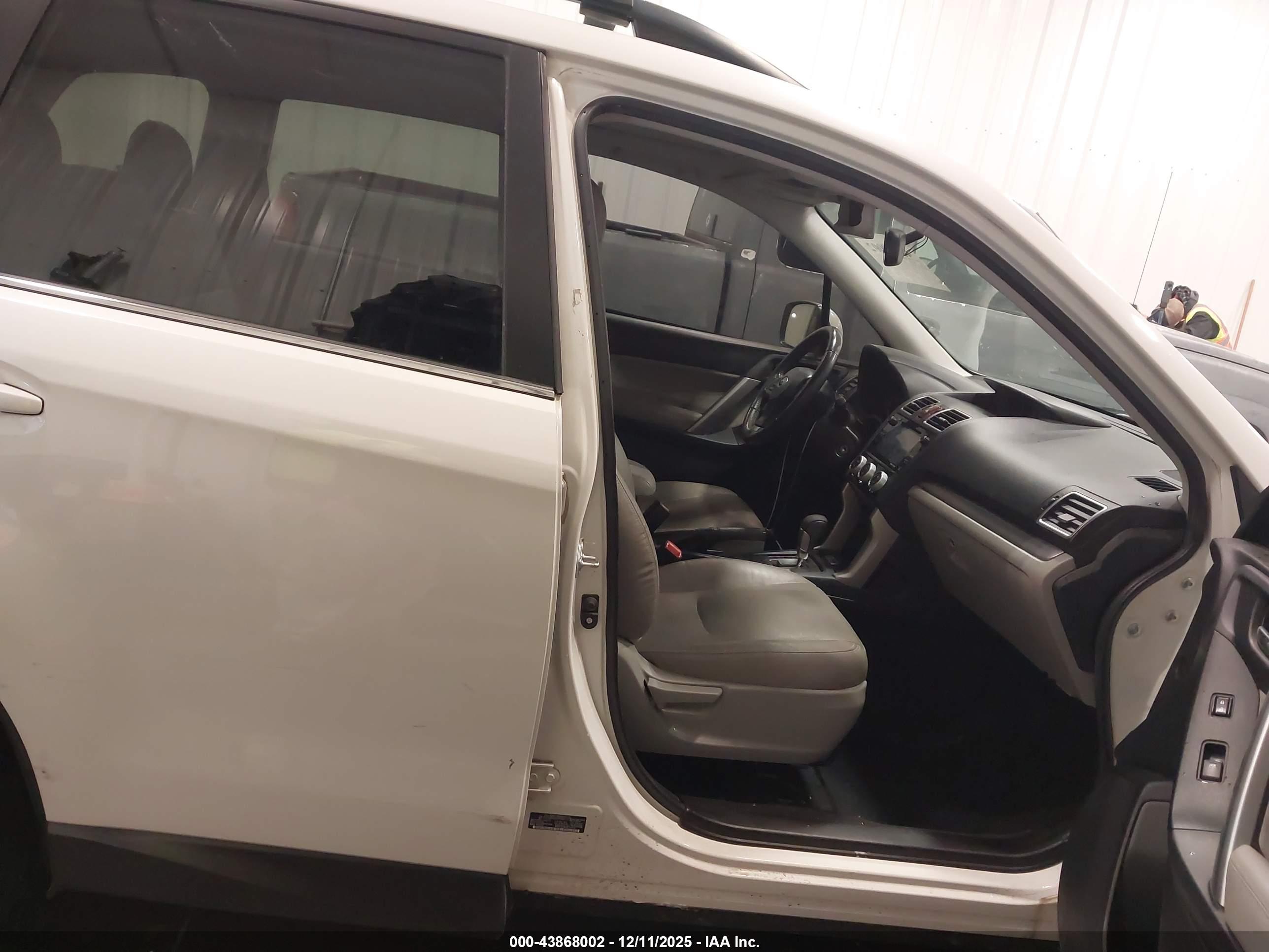 SUBARU FORESTER image 5