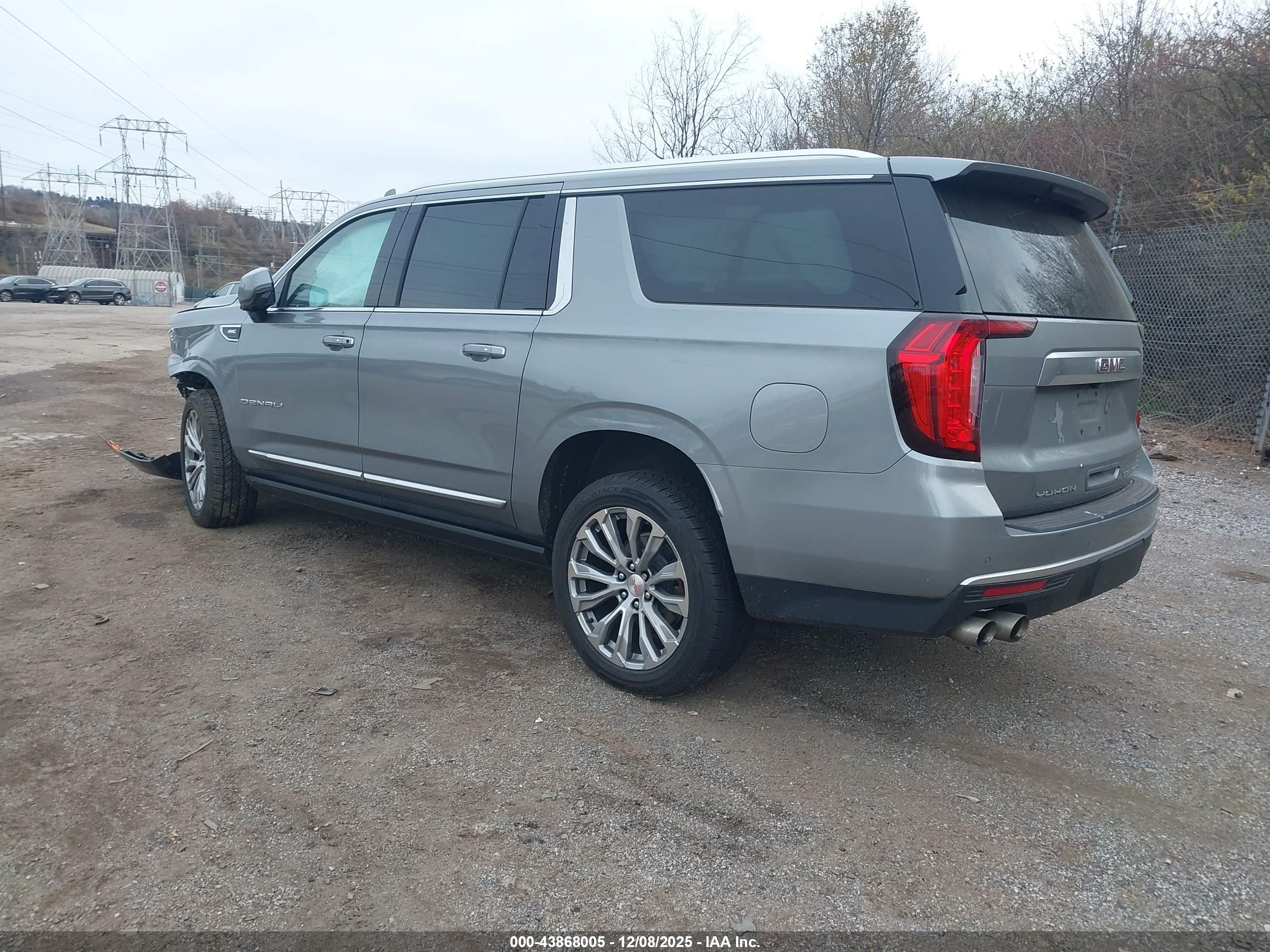 GMC YUKON image 3