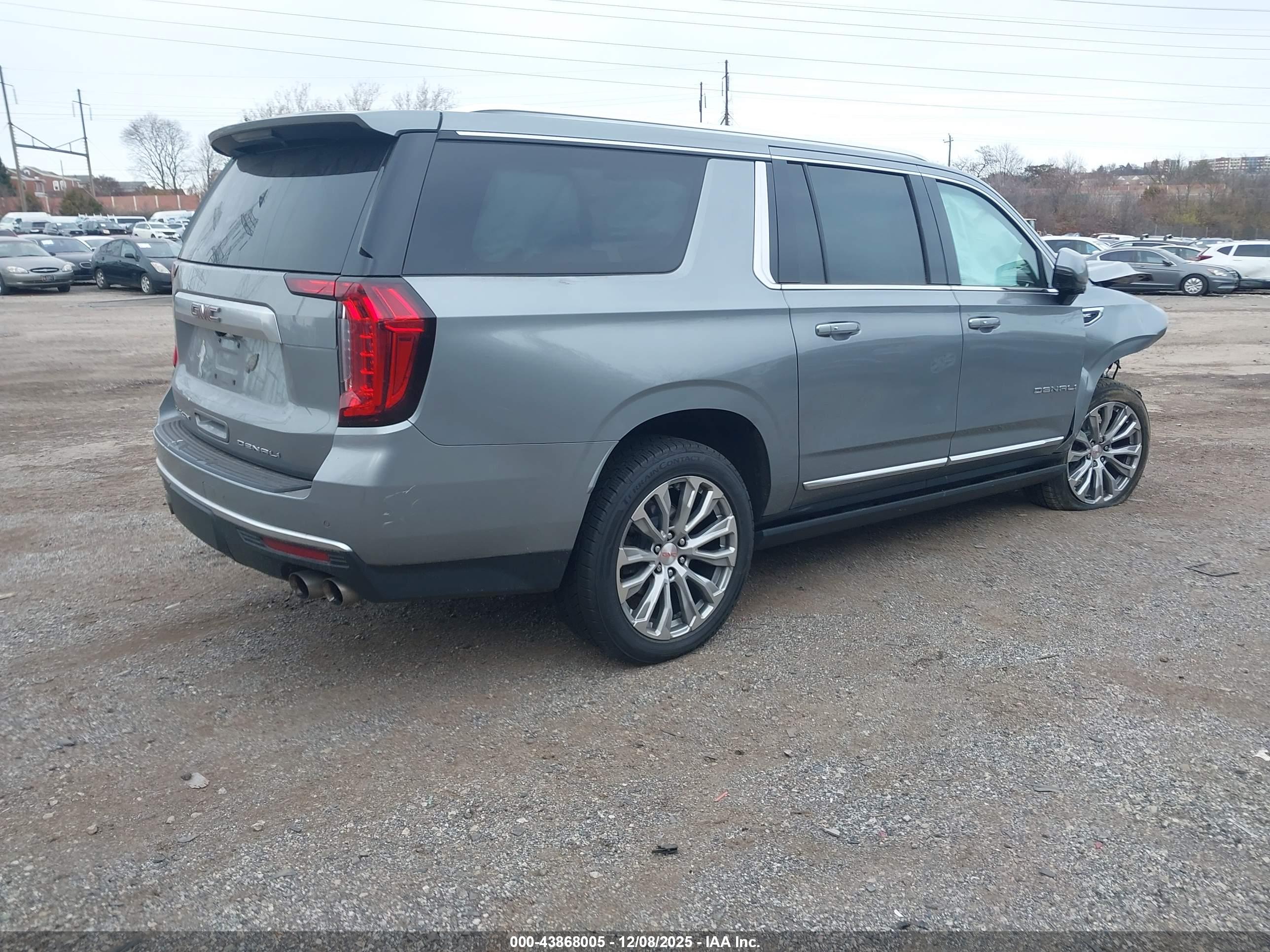 GMC YUKON image 4