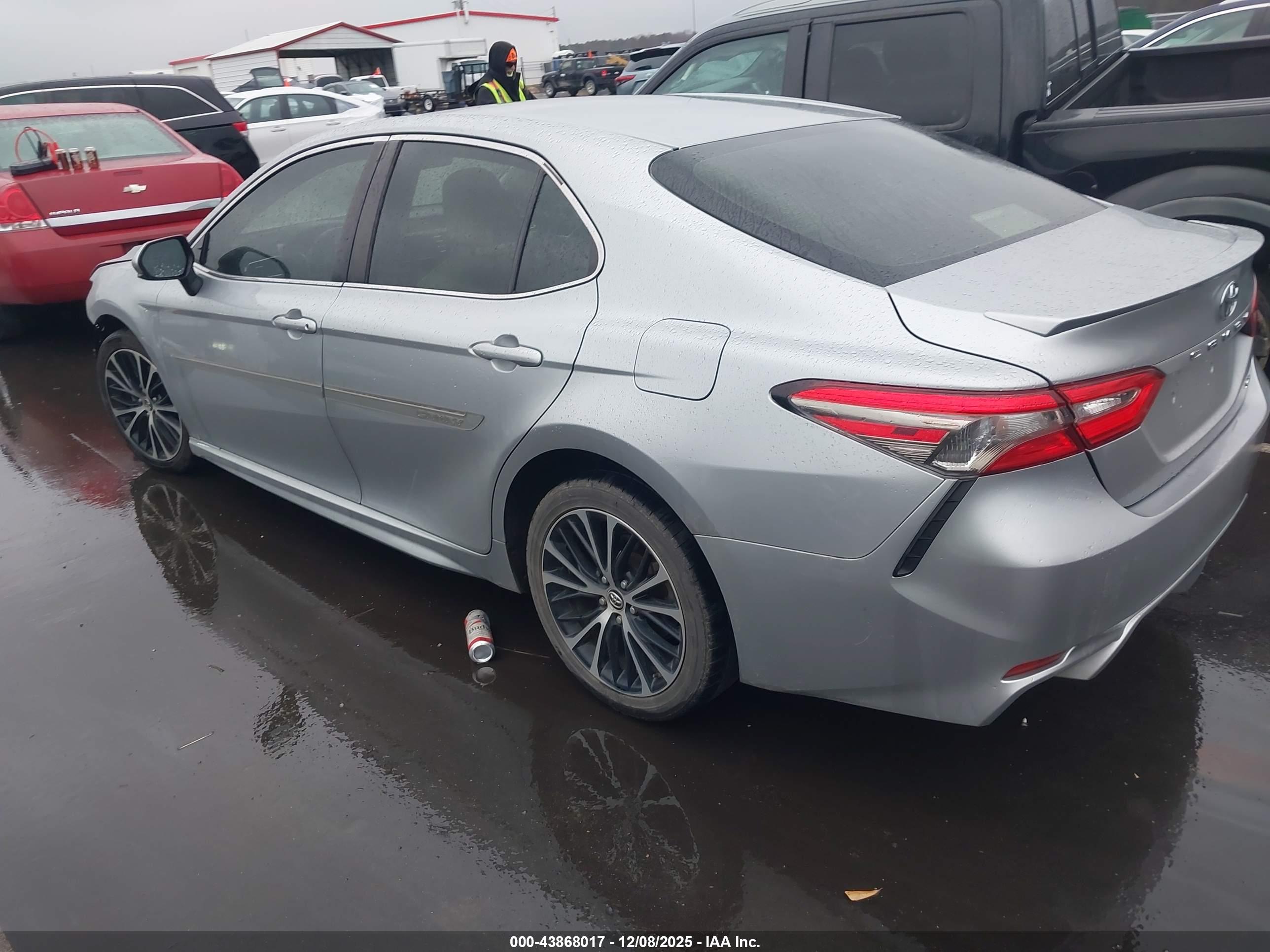 TOYOTA CAMRY image 3