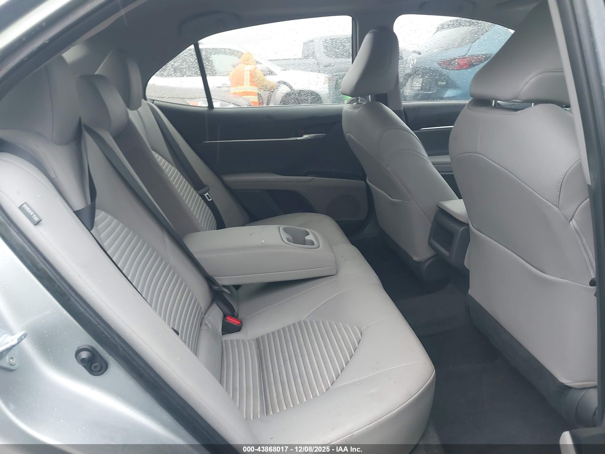 TOYOTA CAMRY image 8