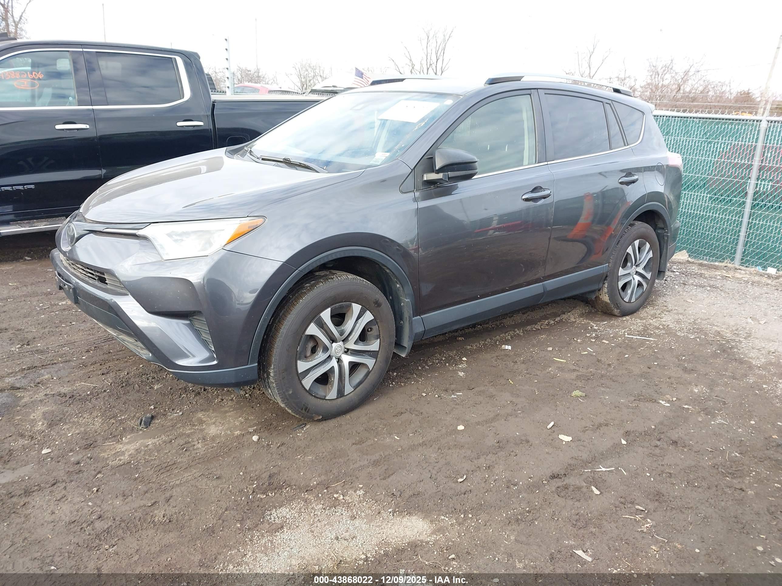 TOYOTA RAV4 image 2