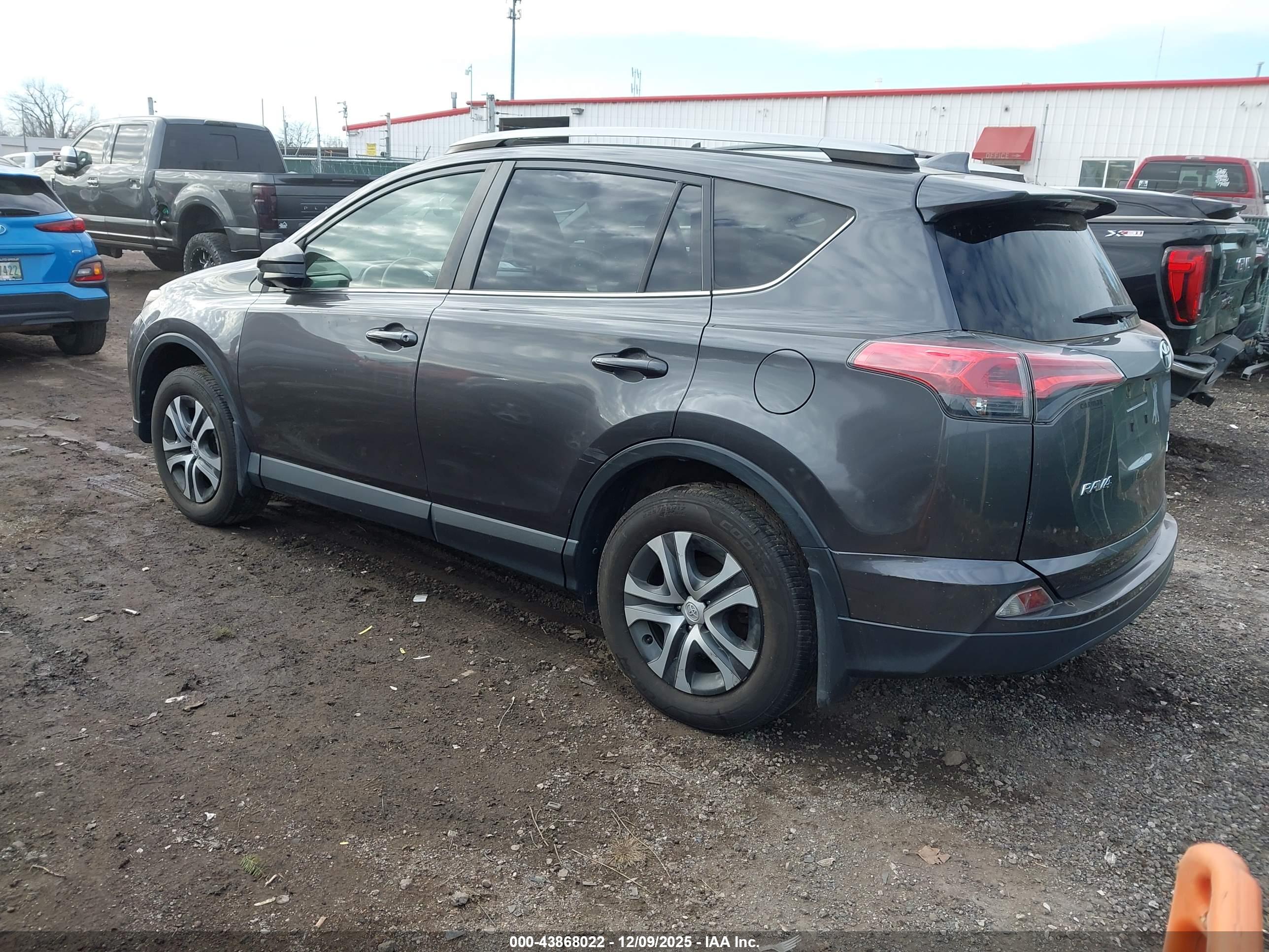 TOYOTA RAV4 image 3