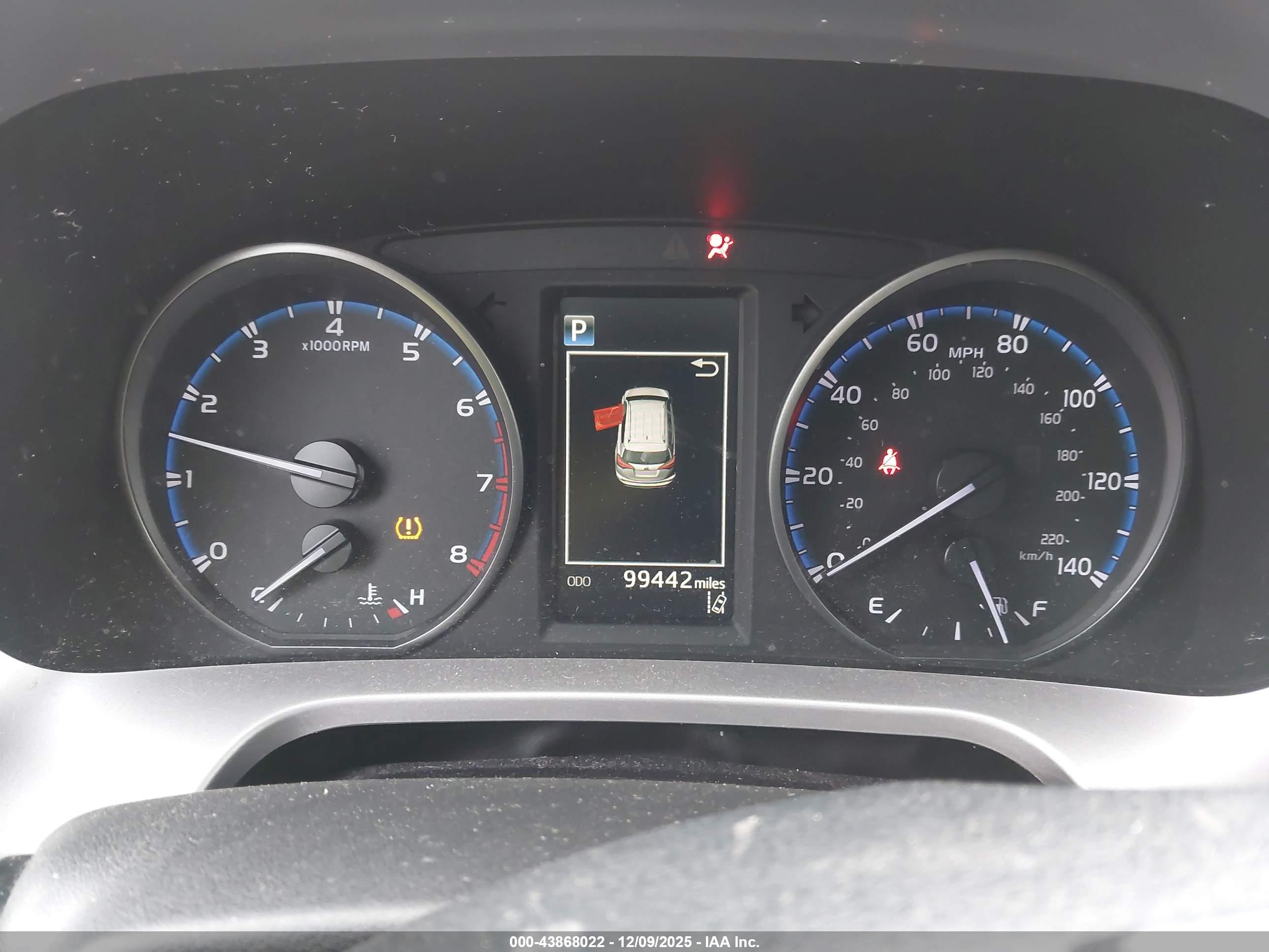 TOYOTA RAV4 image 7