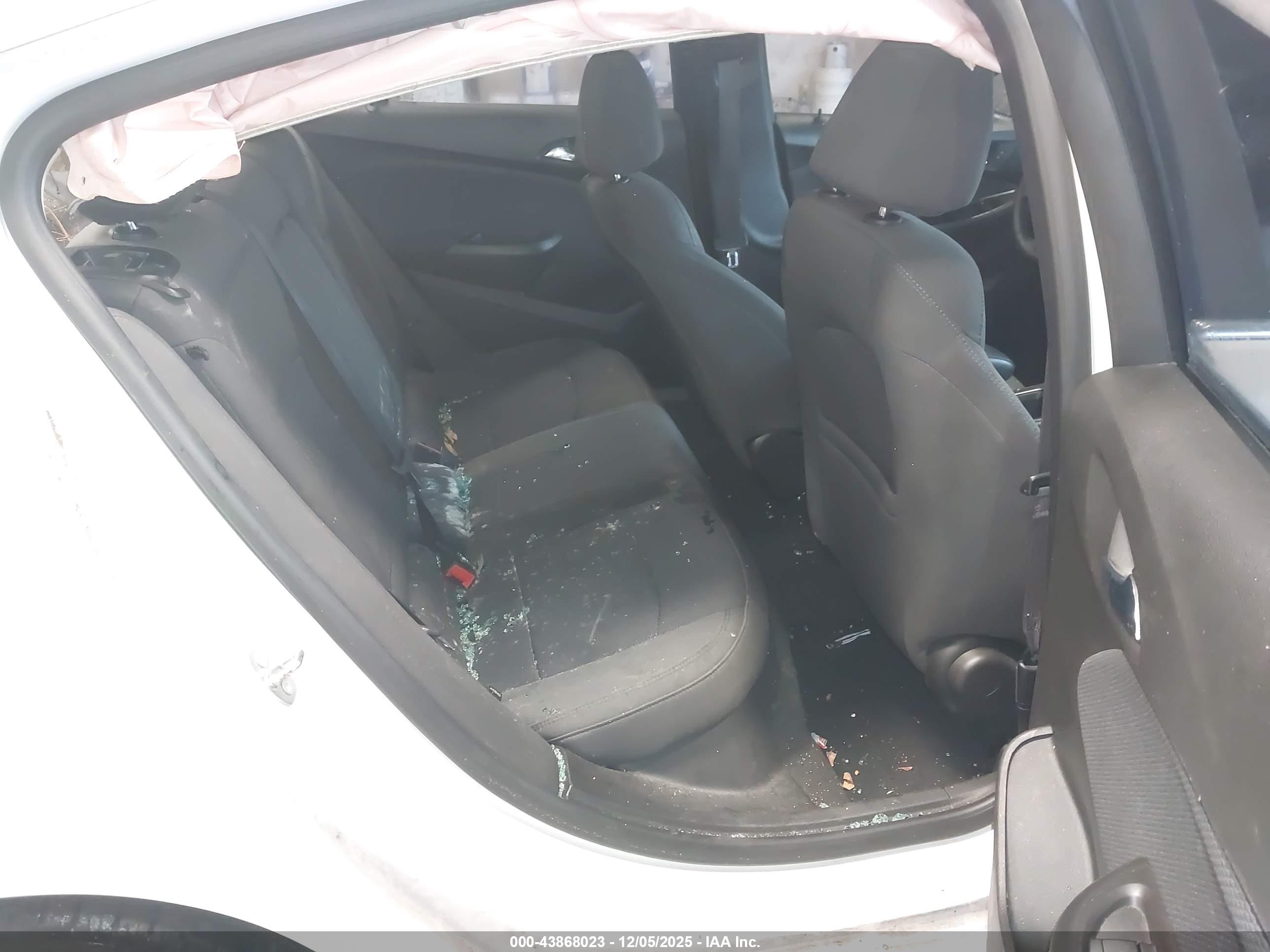 CHEVROLET CRUZE image 8