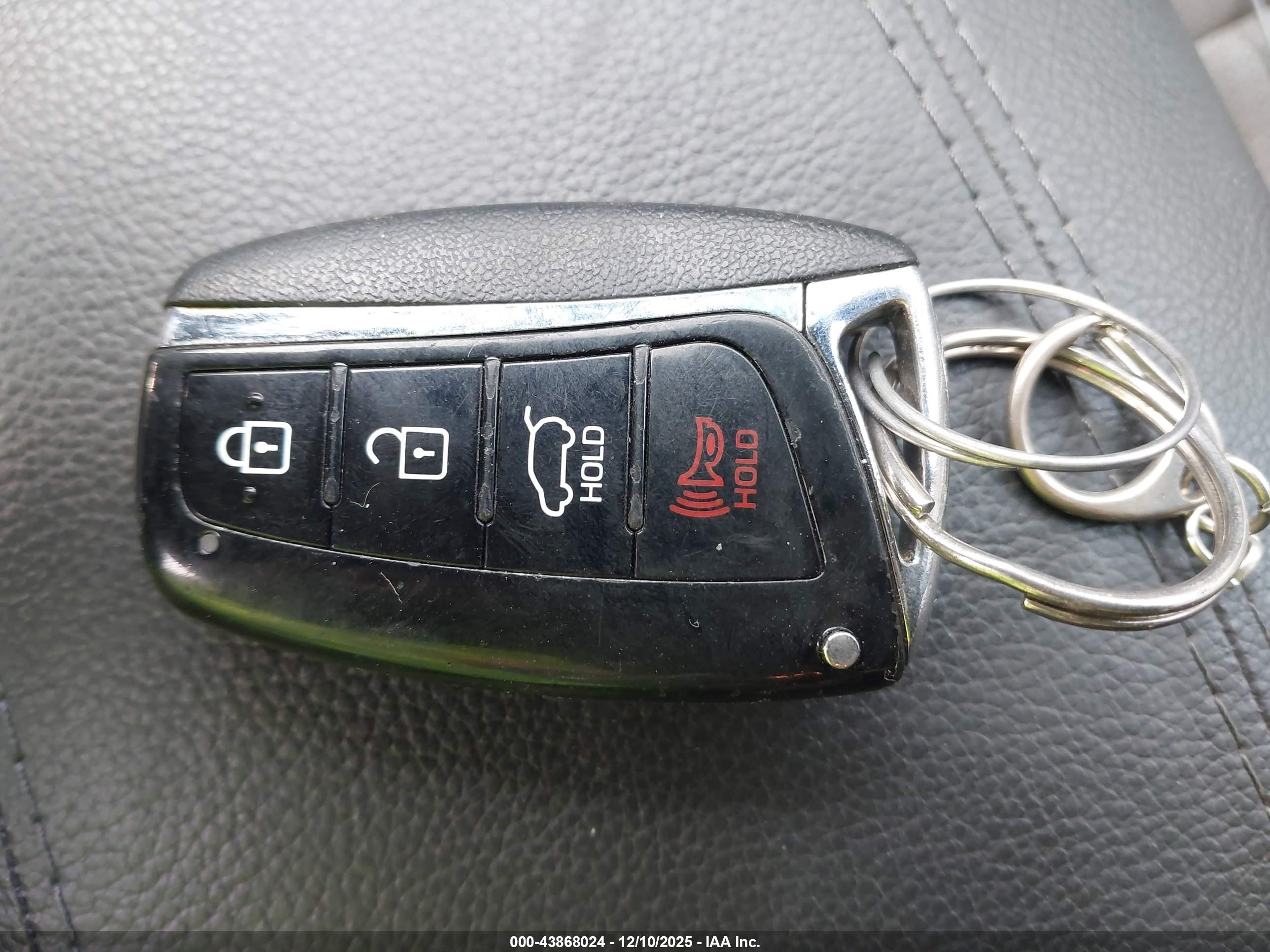 HYUNDAI SANTA image 11