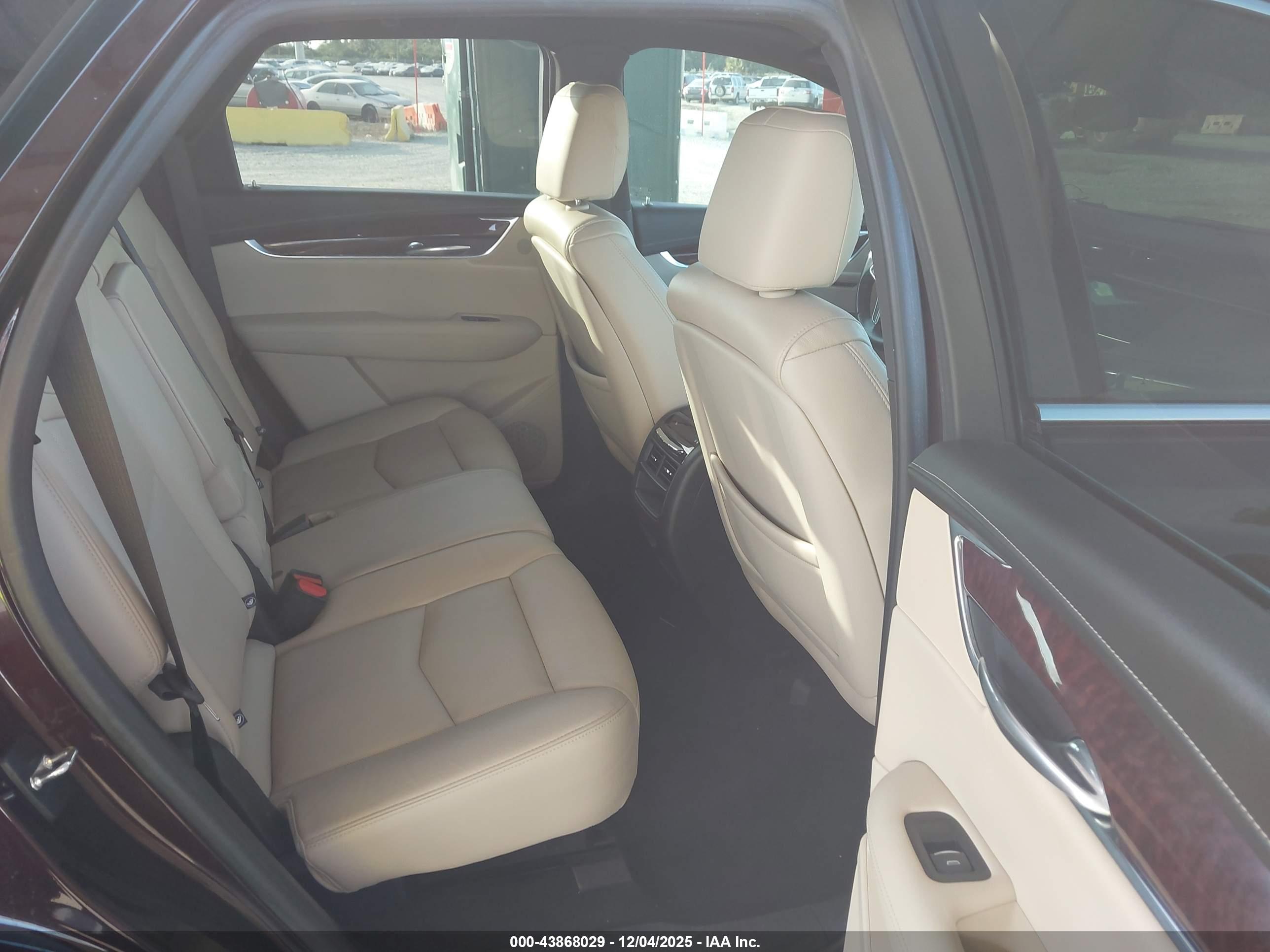 CADILLAC XT5 image 8