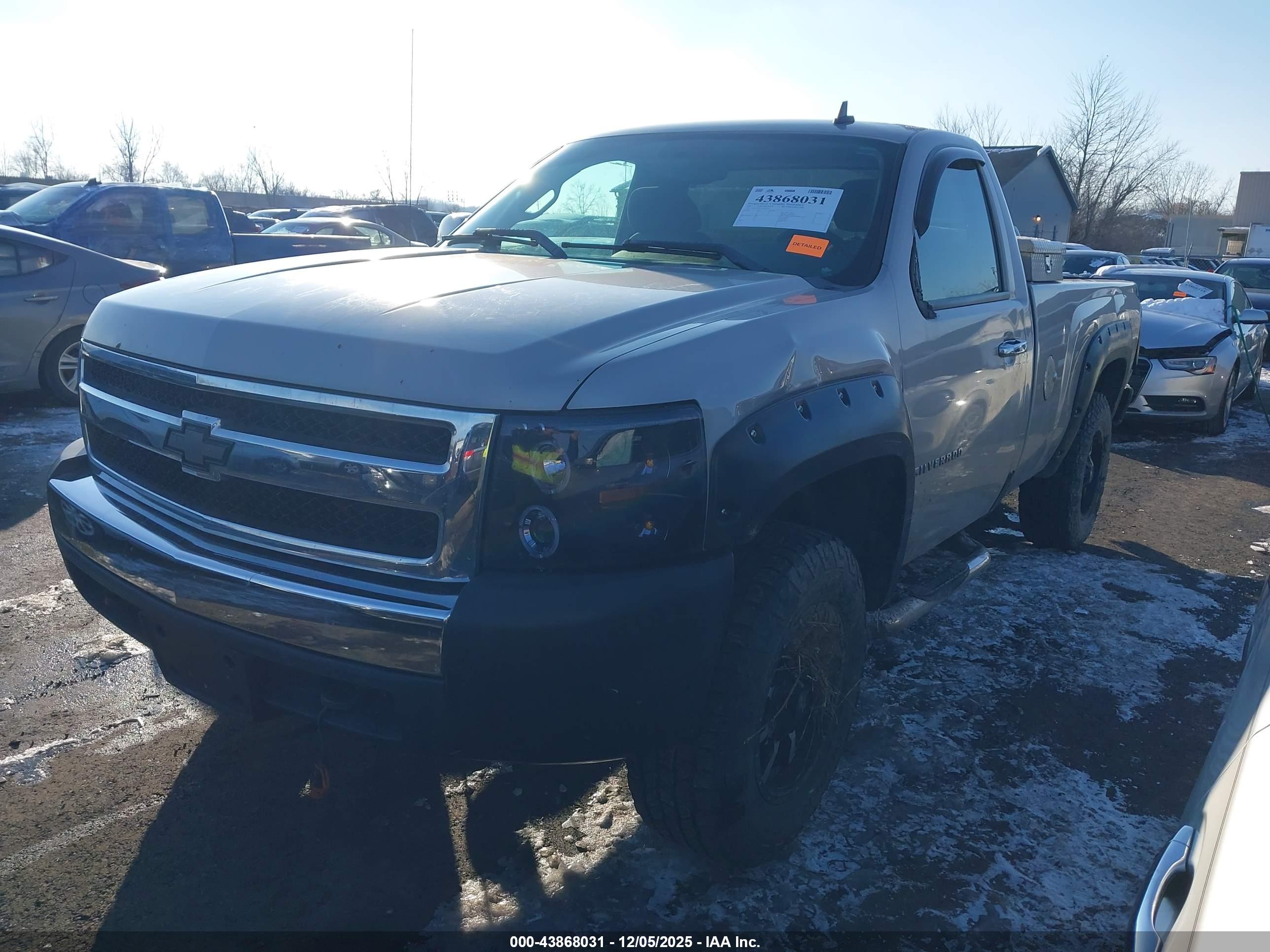 CHEVROLET SILVERADO image 2