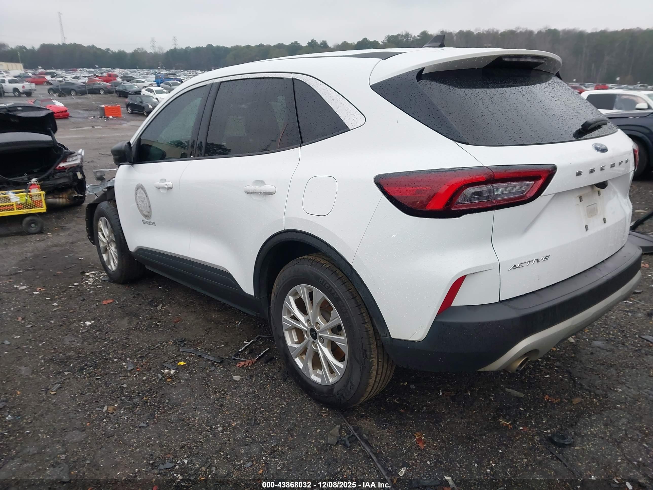 FORD ESCAPE image 3