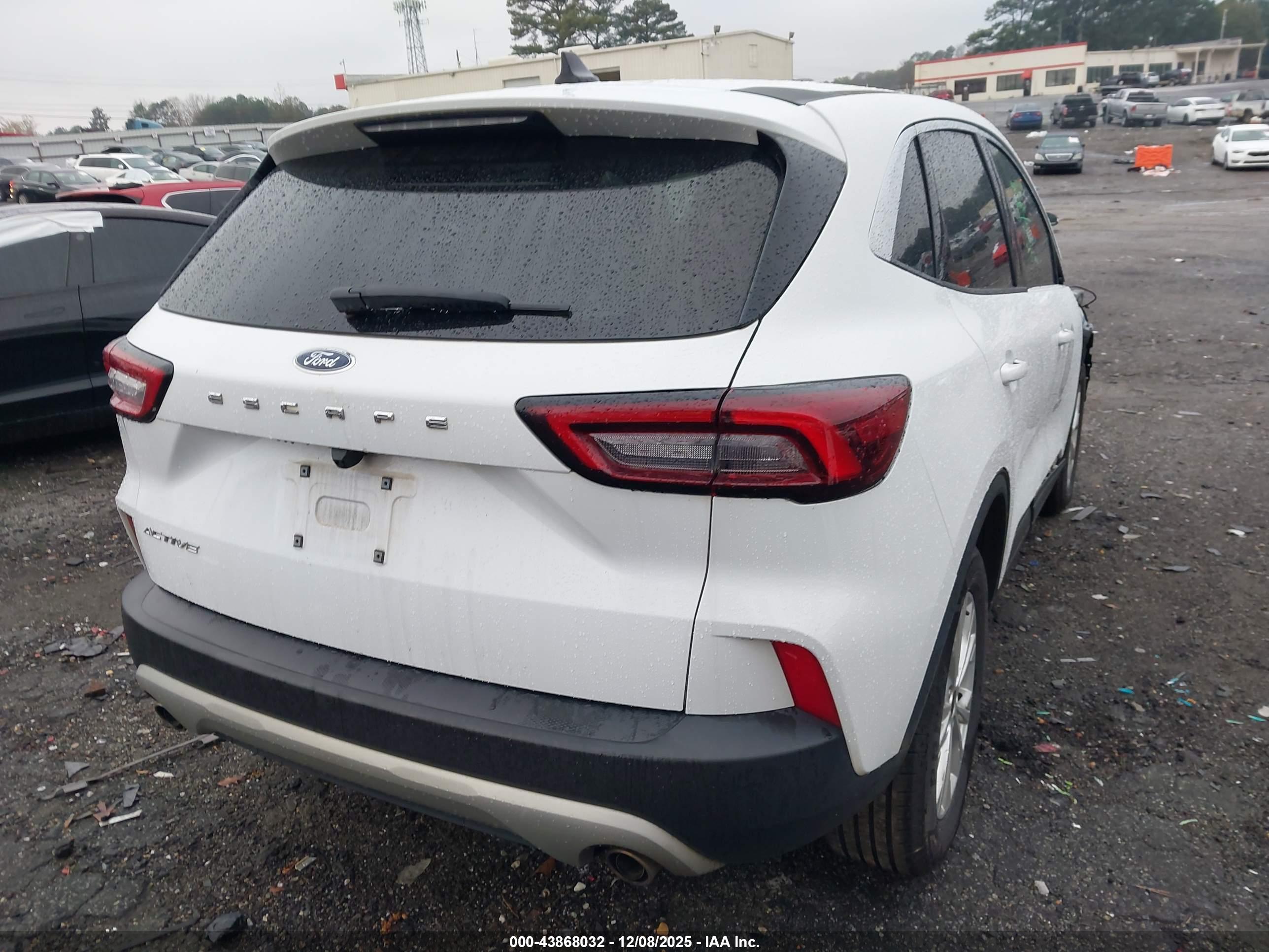 FORD ESCAPE image 4