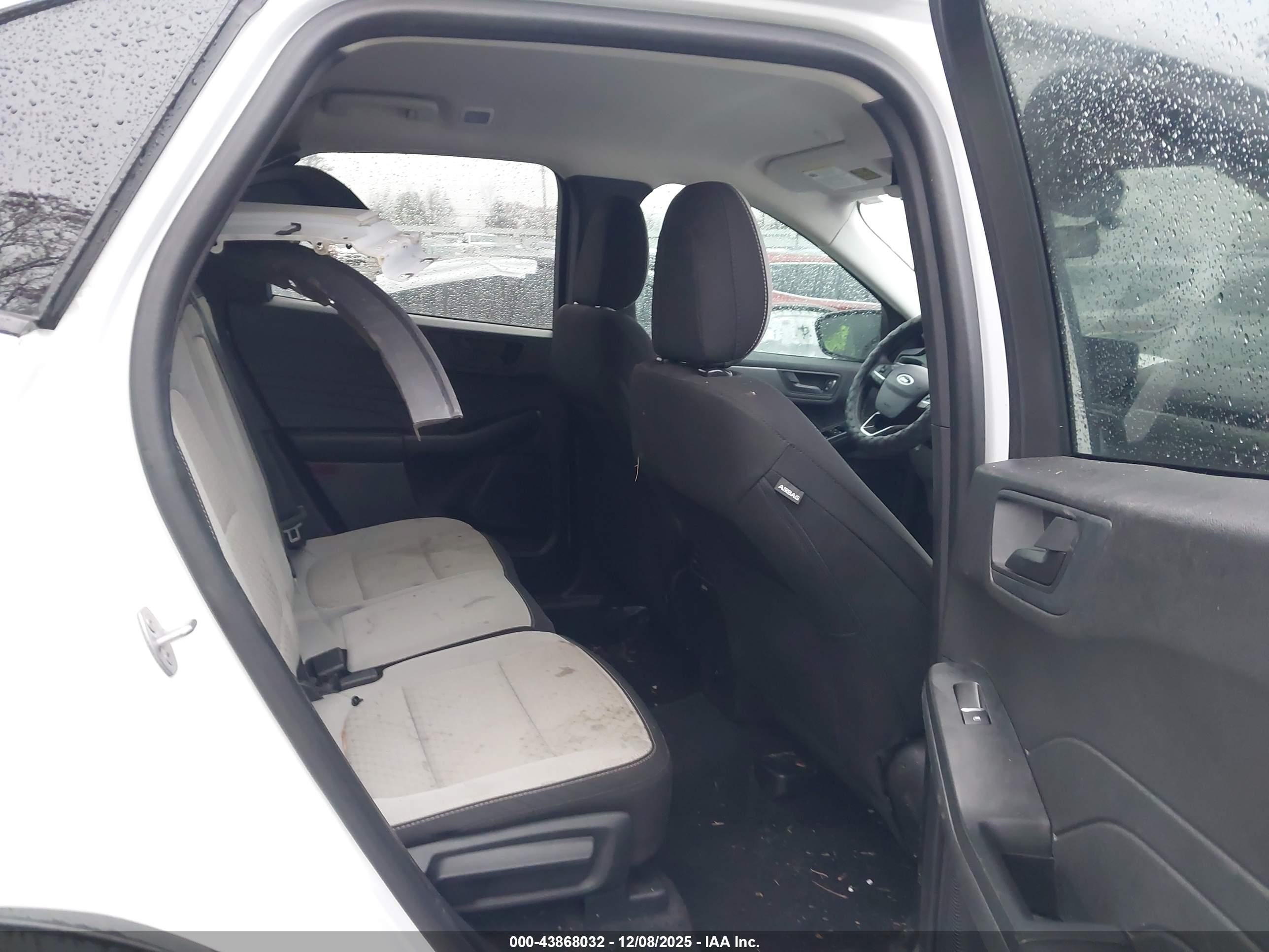 FORD ESCAPE image 8