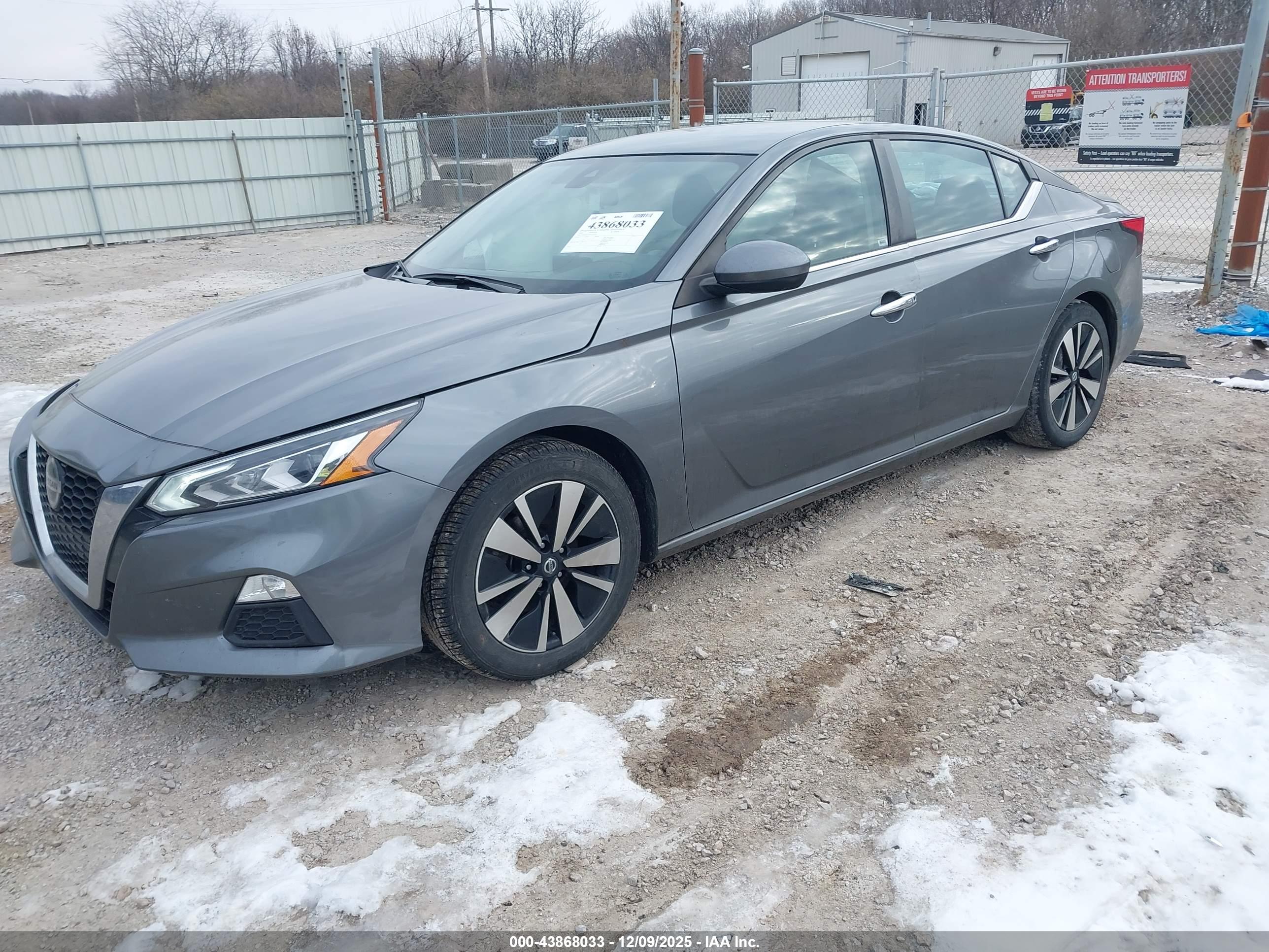 NISSAN ALTIMA image 2
