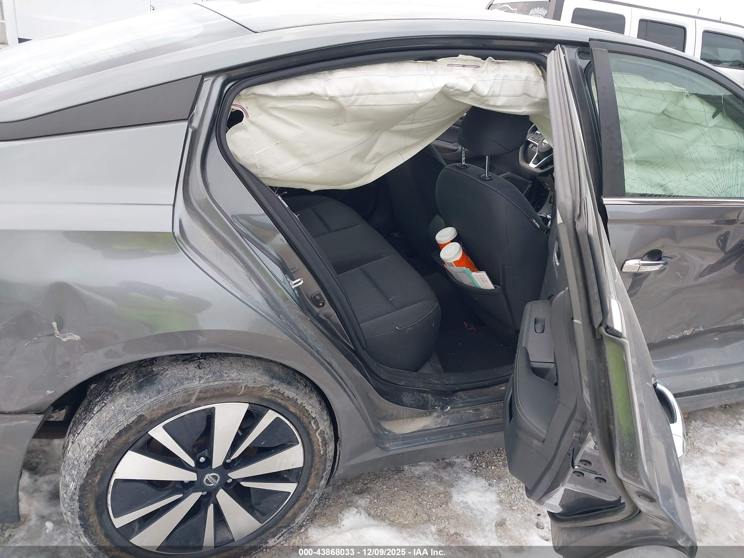 NISSAN ALTIMA image 8